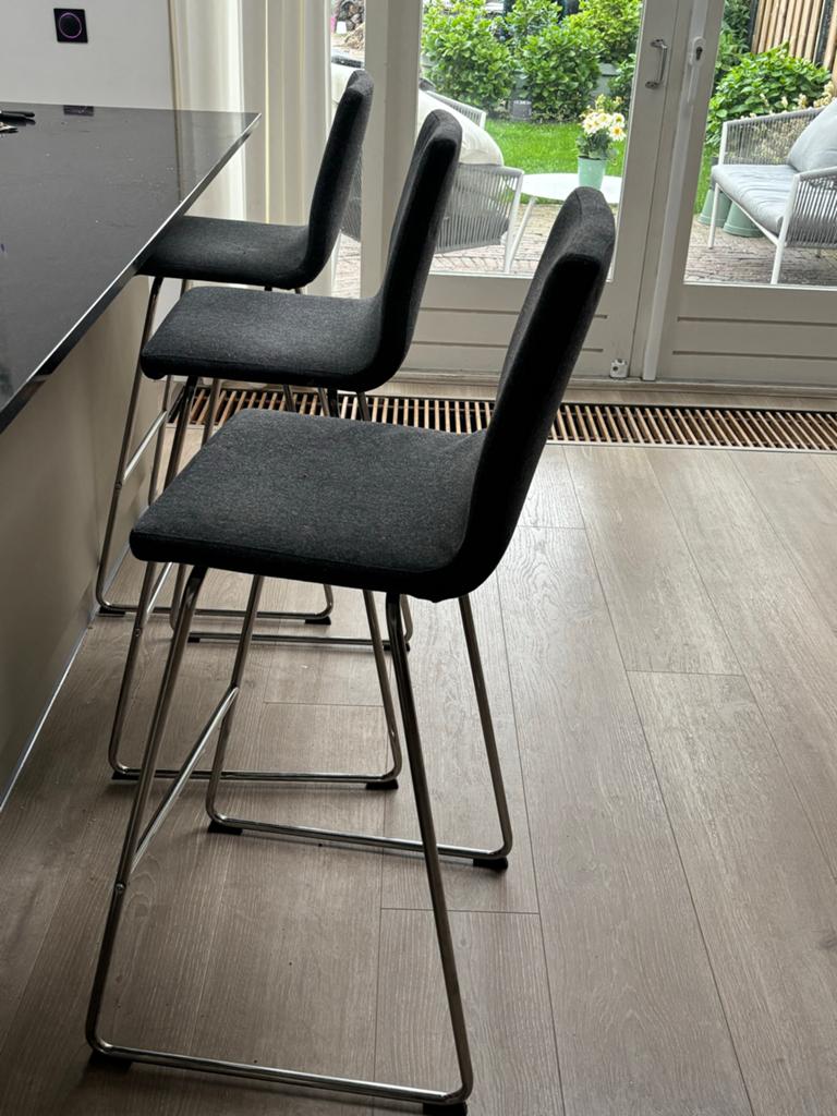 IKEA LILLÅNÄS barkrukken, chroom/donkergrijs (3stuks), Ophalen, Zo goed als nieuw, 90 cm of meer, Metaal
