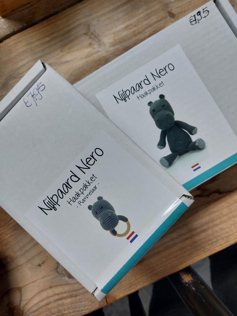 Haakpakketten: Nijlpaard en rammelaar Nijlpaard., Ophalen of Verzenden, Nieuw, Haken, Patroon of Boek