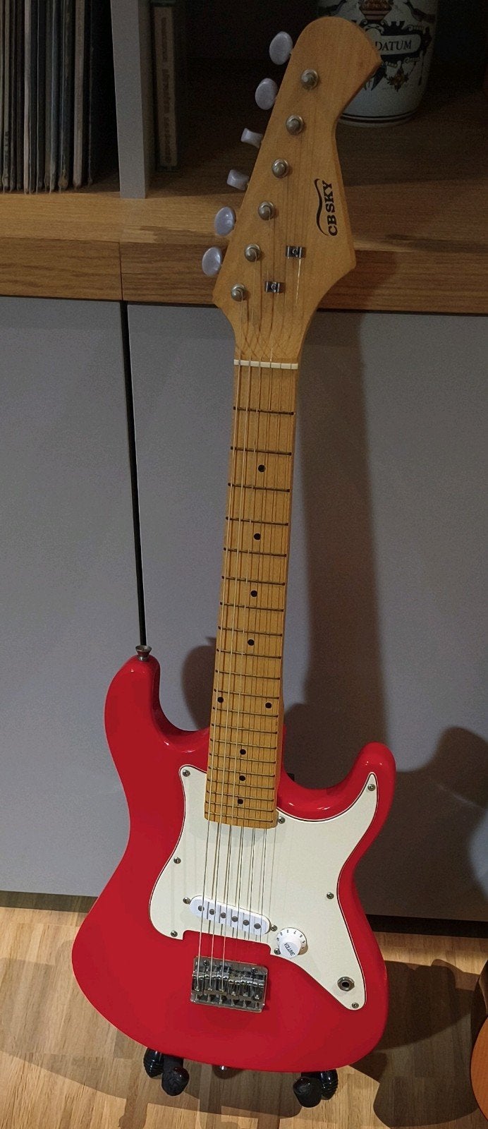 Rode elektrische gitaar, voor kind, CB SKY, ideaal voor be, Ophalen, Zo goed als nieuw, Klassieke of Spaanse gitaar