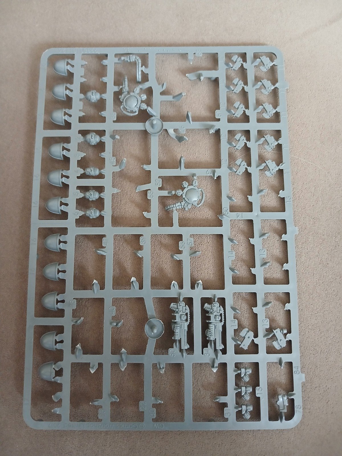 rest sprue Warhammer 40,000: Combat Patrol - Dark Angels, Hobby en Vrije tijd, Ophalen of Verzenden, 1:35 tot 1:50