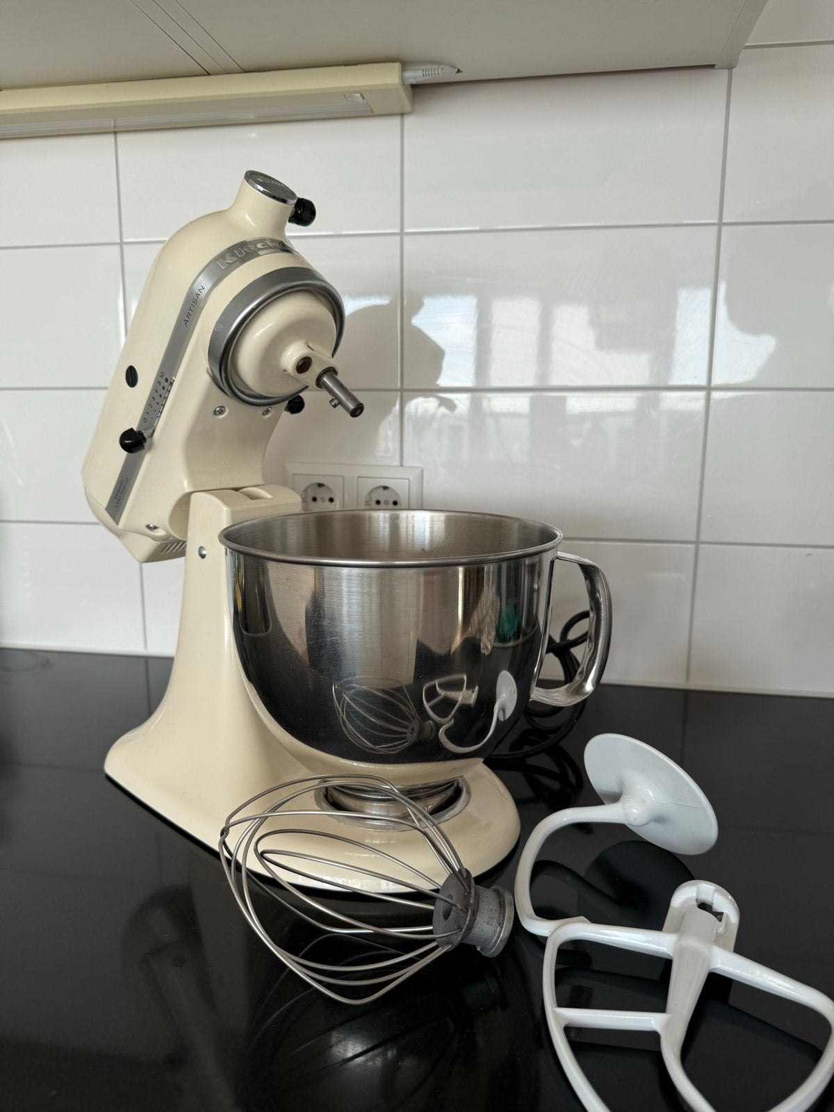 Kitchenaid Artisan Keukenrobot - Crème - Zo goed als nieuw, 4 liter of meer, Ophalen, Zo goed als nieuw, 3 snelheden of meer