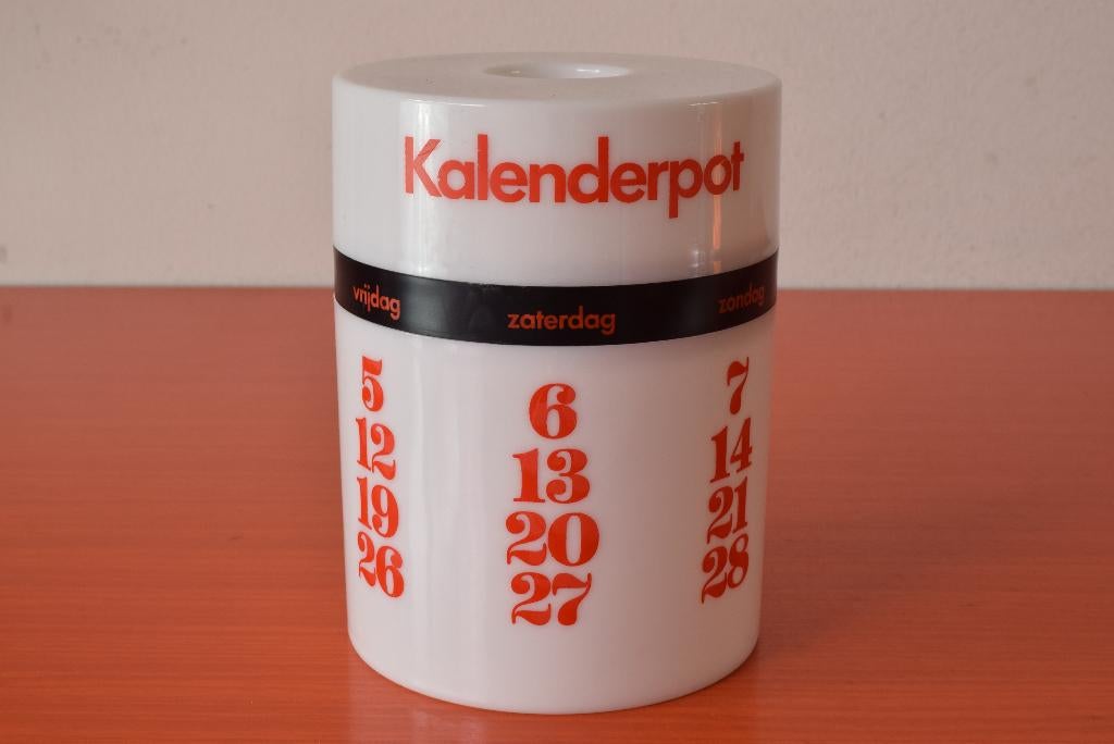 Retro vintage kunststof kalenderpot / eeuwige kalender, Ophalen of Verzenden, Dagkalender, Zo goed als nieuw
