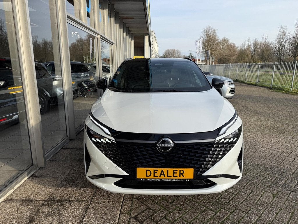 Nissan Qashqai 1.3 MHEV Xtronic N-Design Cold Pack 158PK / L, Auto's, Nissan, Gebruikt, Zwart, 4 cilinders, Wit