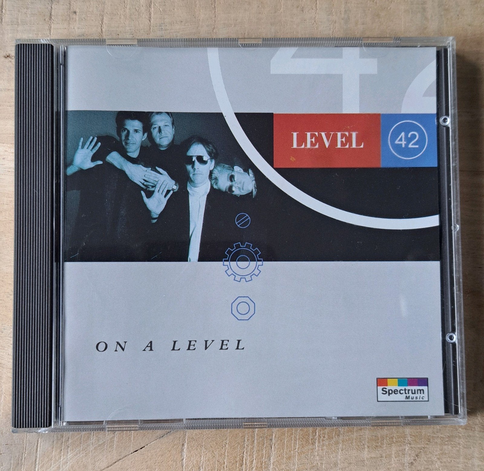Level 42 - On A Level, Inclusief boekje, Gebruikt, Pop, Ophalen of Verzenden