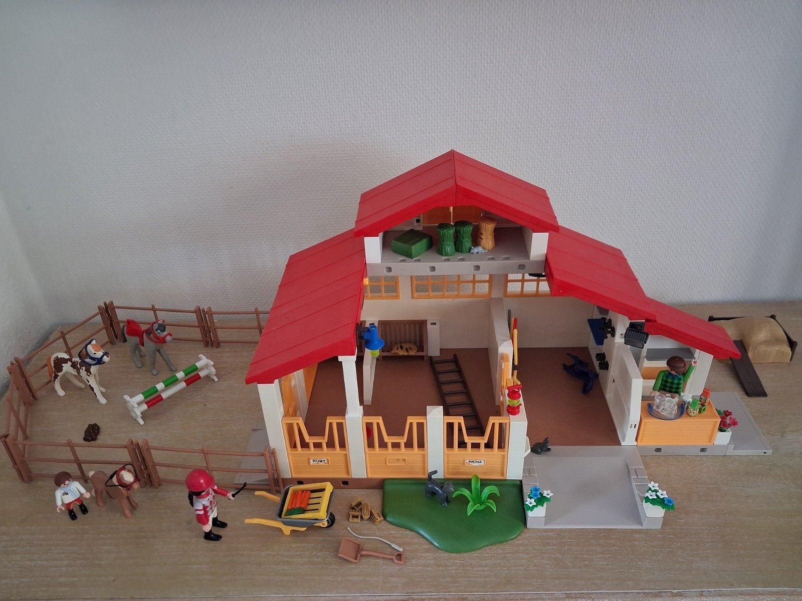 playmobil manege met binnen en buitenverblijf set 4190, Gebouw, Complete set, Ophalen of Verzenden, Zo goed als nieuw