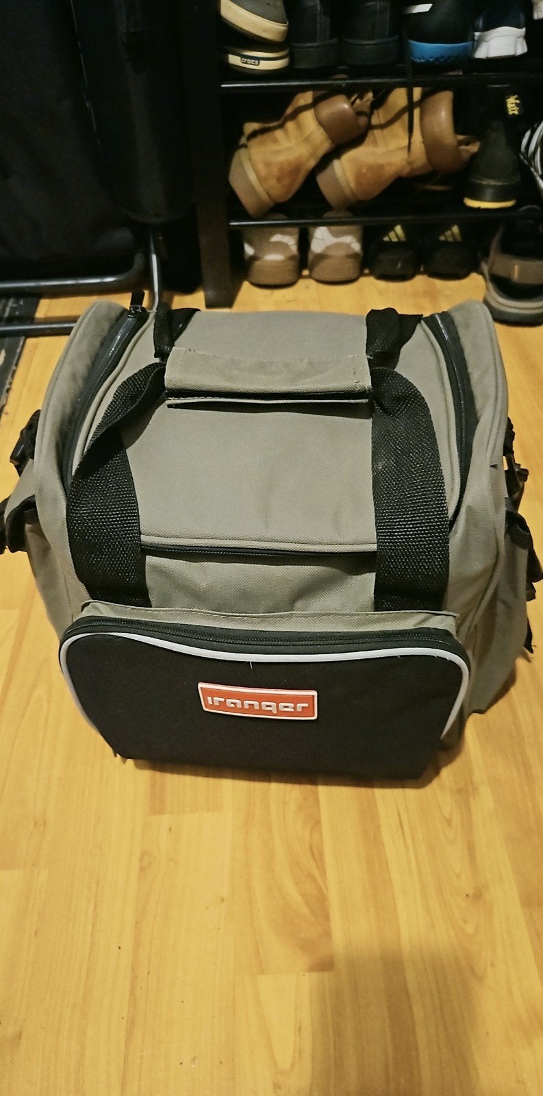 Nieuw vistas merk Max Ranger met 3 zijvakken en draagriem, Ophalen of Verzenden, Nieuw