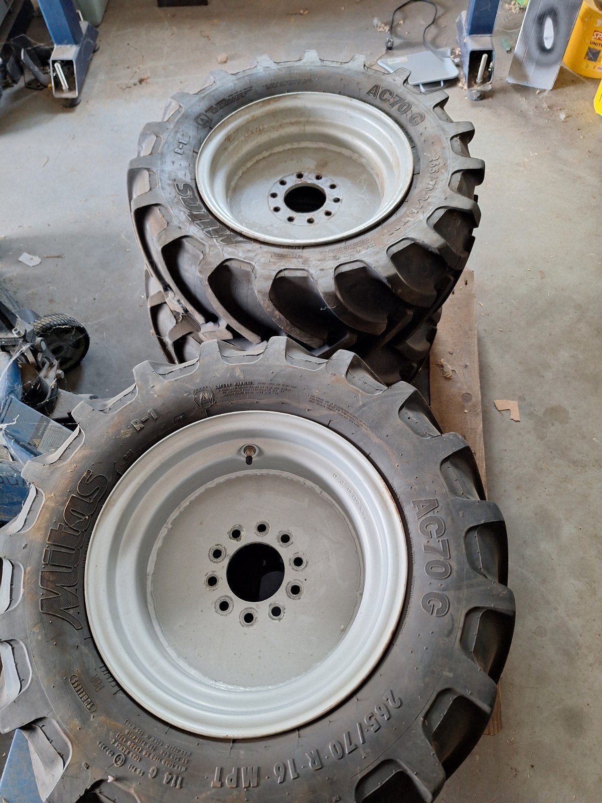 mitas loader banden, Ophalen