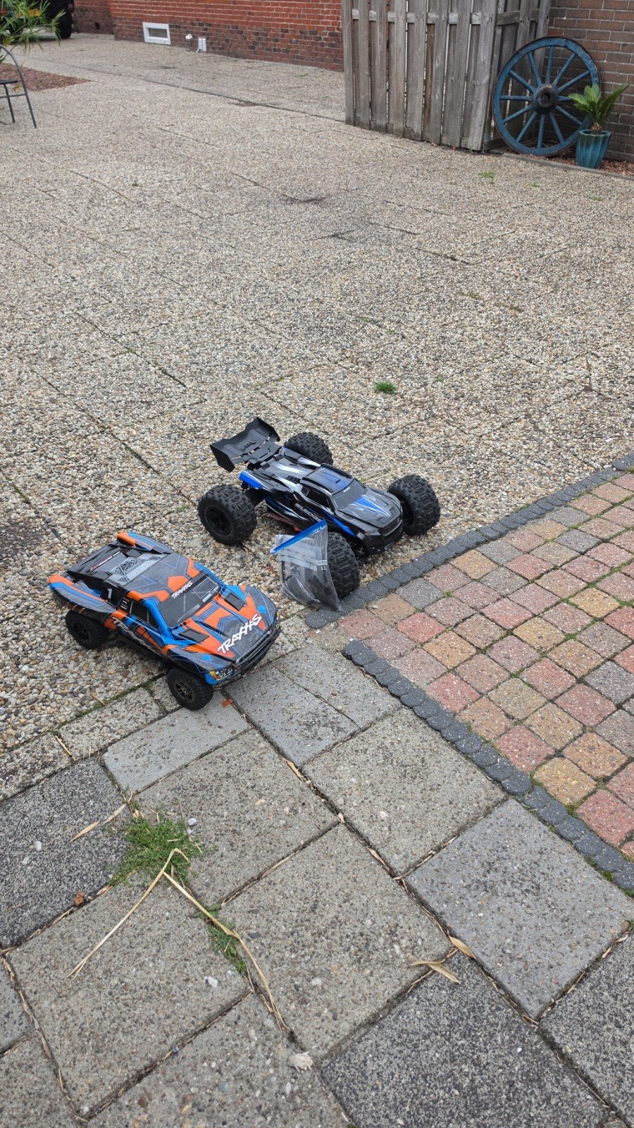 Traxxas RC auto's - 2 stuks, offroad, elektrisch, Gebruikt, Auto offroad, Schaal 1:10, RTR (Ready to Run)