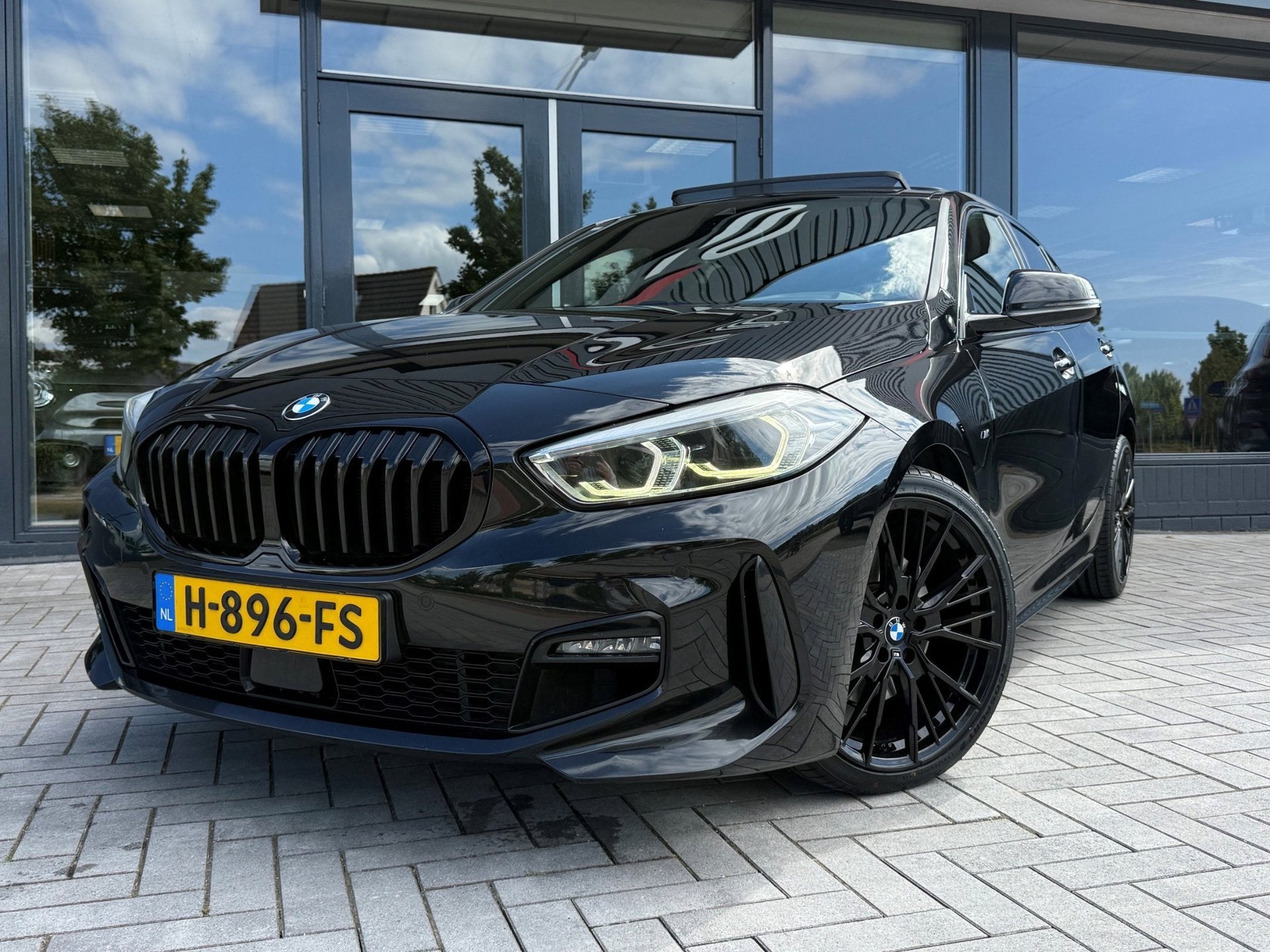 BMW 1-serie 118i Executive M sport Pano M Seats Camera, Gebruikt, Alcantara, Zwart, Origineel Nederlands