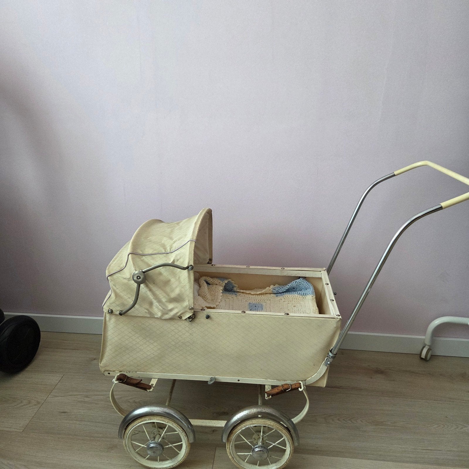 Vintage poppenwagen - Oude poppenwagen, Ophalen of Verzenden, Gebruikt, Babypop