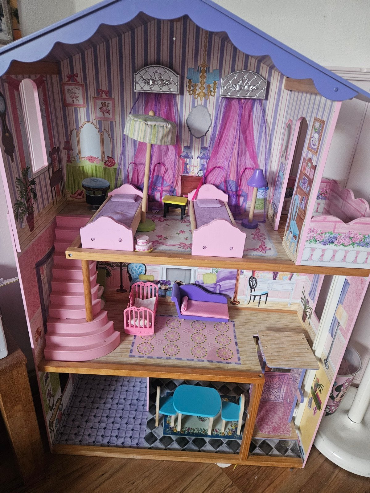 Groot houten poppenhuis met meubels, Ophalen
