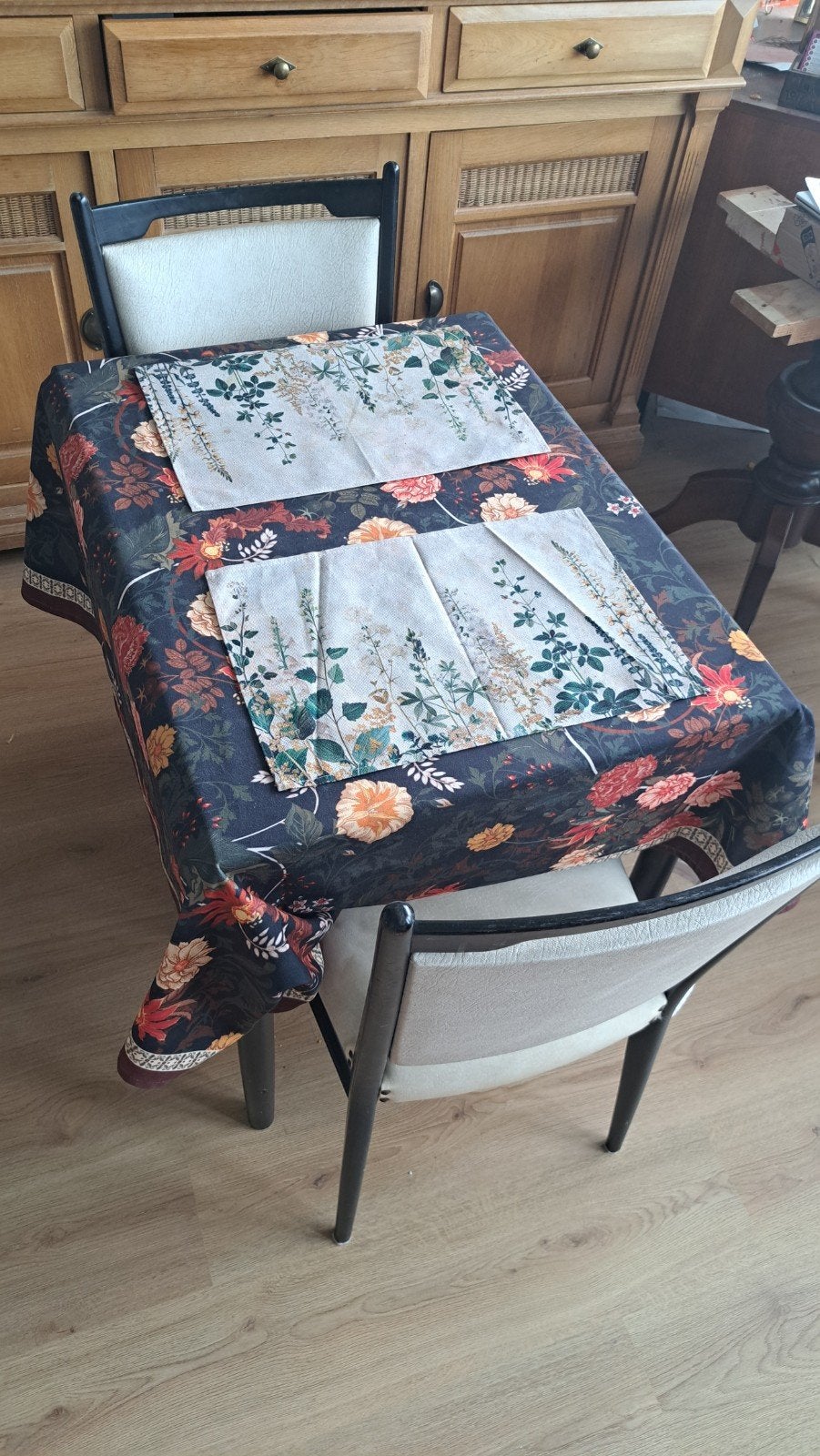 IKEA INGATORP Eettafelset met 2 Stoelen & Tafelkleed, Gebruikt, 100 tot 150 cm, Rechthoekig, 50 tot 100 cm