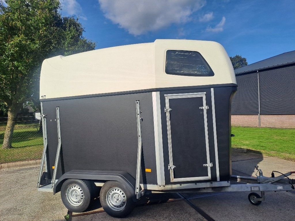 Nieuw opgebouwde hotra 1.5 paardstrailer met kunststof bodem, Ophalen, Zo goed als nieuw, Hout, 2-paards trailer