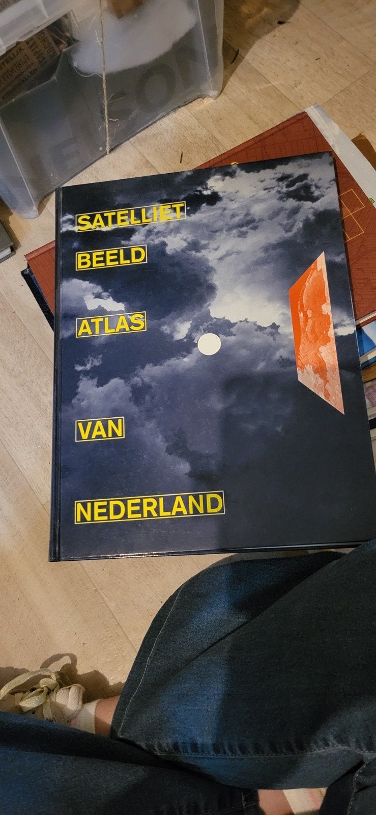 Satellietbeeld atlas van Nederland, Boeken, Gelezen, Overige atlassen, Ophalen of Verzenden, 1800 tot 2000