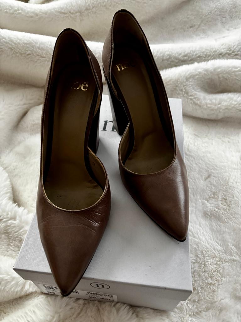 Noë Shoes Nicole Pumps leer – City Brown (107) – Maat 39, Bruin, Ophalen of Verzenden, Zo goed als nieuw, Schoenen met hoge hakken