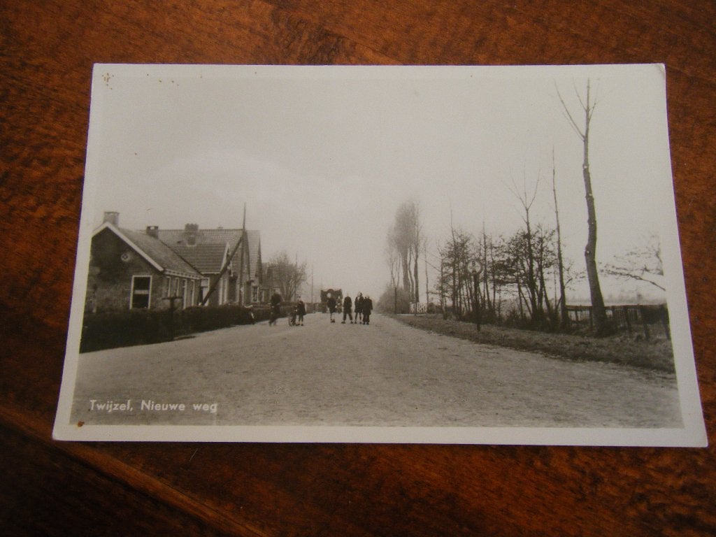 M4 - Twijzel - Nieuwe weg - Mooi/Oud, Verzamelen, Ophalen of Verzenden, 1940 tot 1960, Friesland