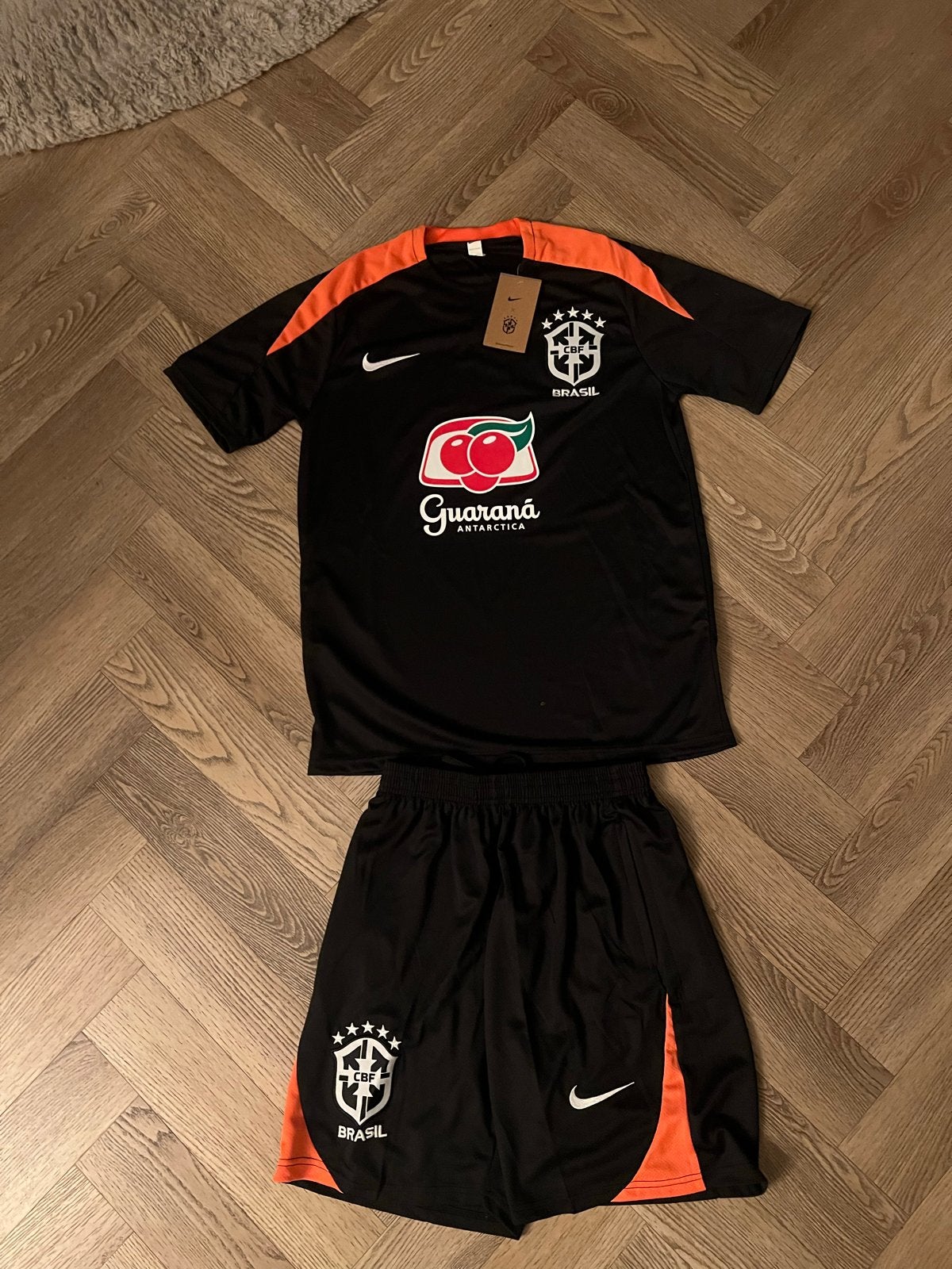 Nike Brazilië Guaraná Trainingsset - Maat S - Nieuw, Maat S, Ophalen of Verzenden, Nieuw, Set
