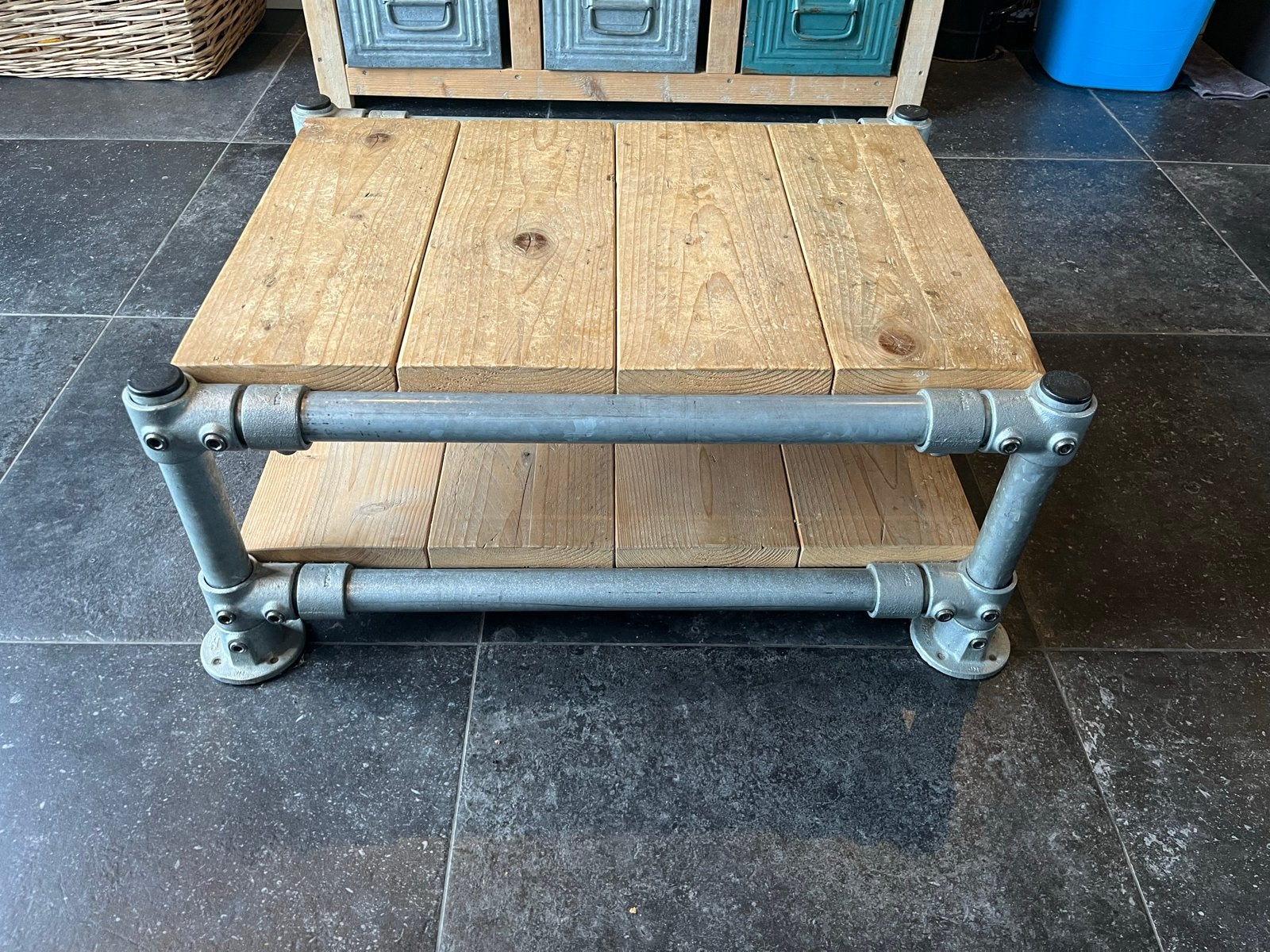 Salontafel van steigerhout met metalen onderstel, Ophalen, Gebruikt, 50 tot 100 cm, Overige houtsoorten