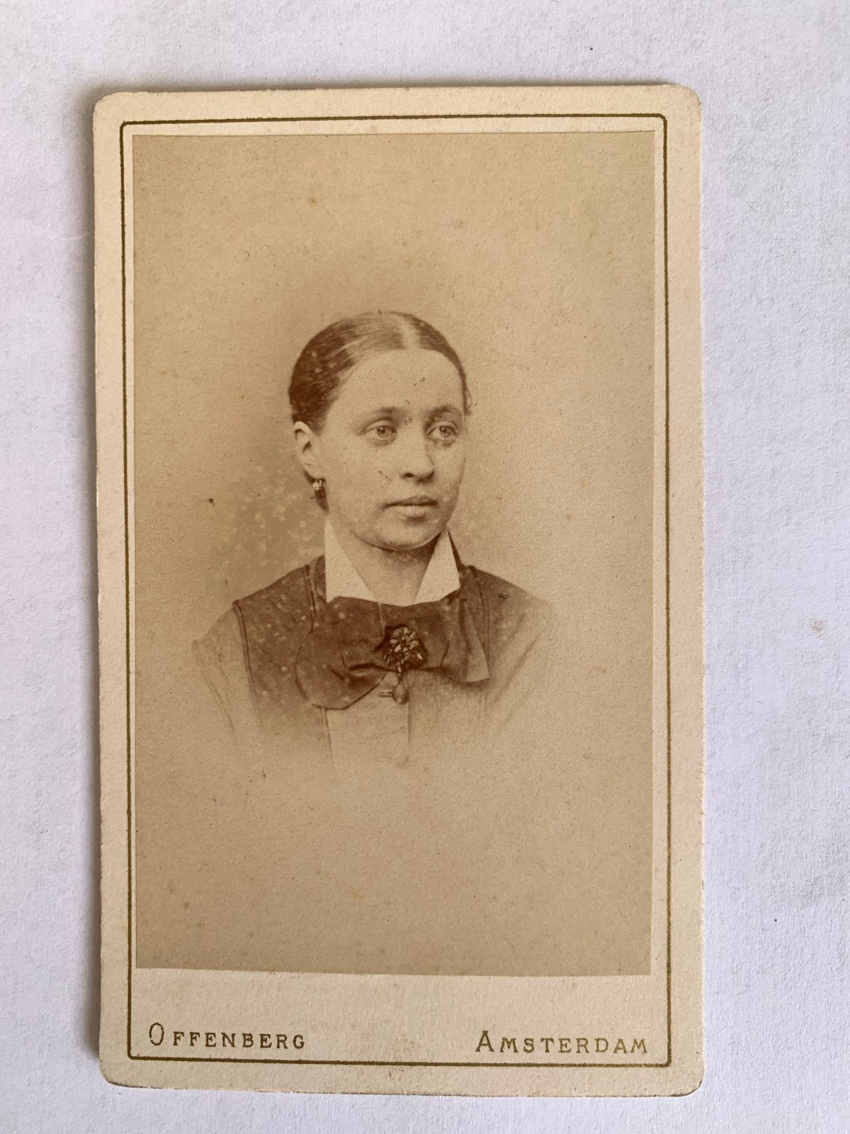 Antieke Carte de Visite: Vrouw, Offenberg Amsterdam, Gebruikt, Foto, Ophalen of Verzenden, Voor 1940