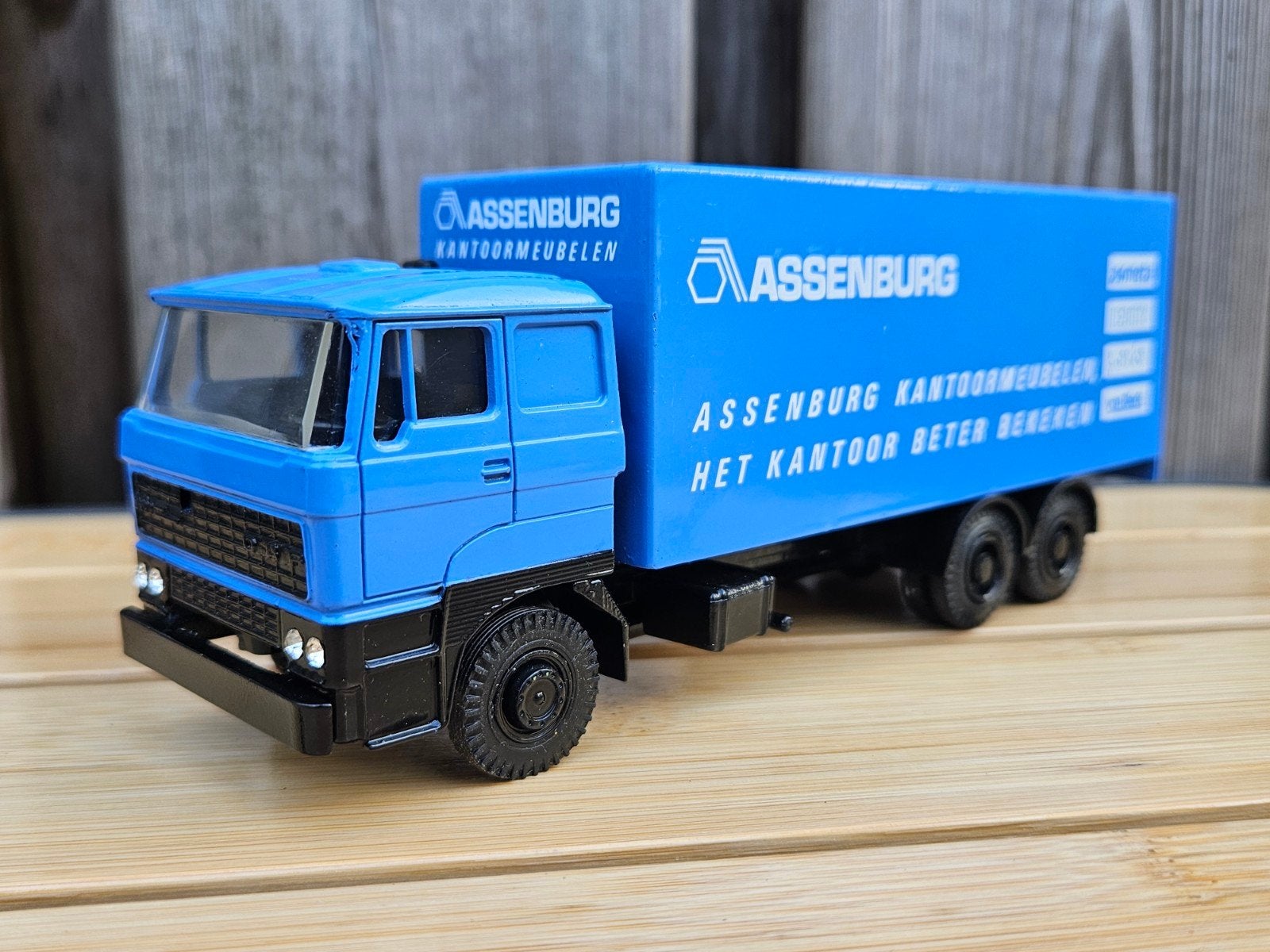 Lioncar Daf Assenburg uit Tilburg motorwagen 1:50, Ophalen of Verzenden, Zo goed als nieuw, Bus of Vrachtwagen, Lion Toys