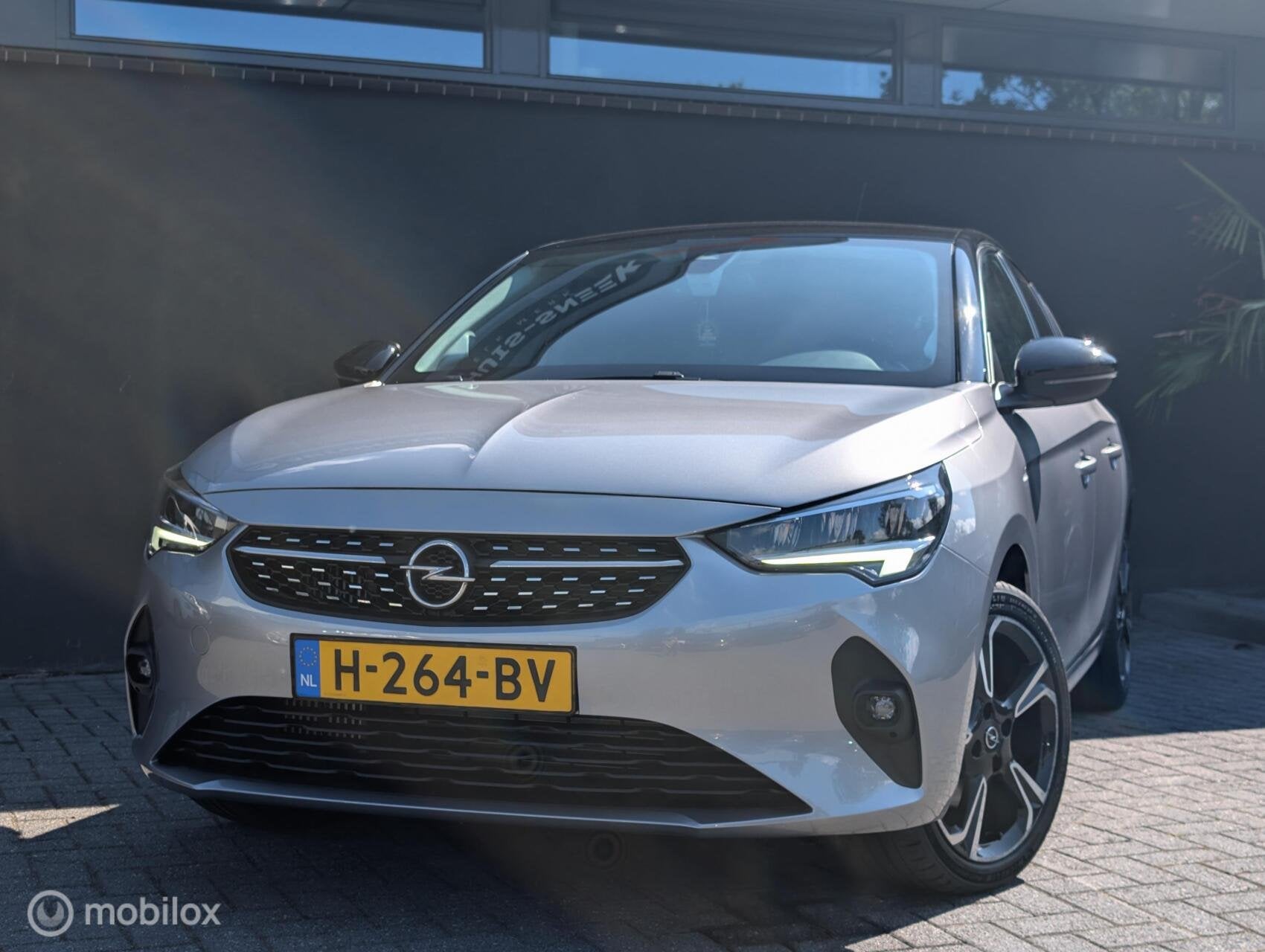 Opel Corsa 1.2 Elegance | Leder | Massage | CarPlay | LED, Voorwielaandrijving, 101 pk, Gebruikt, Euro 6