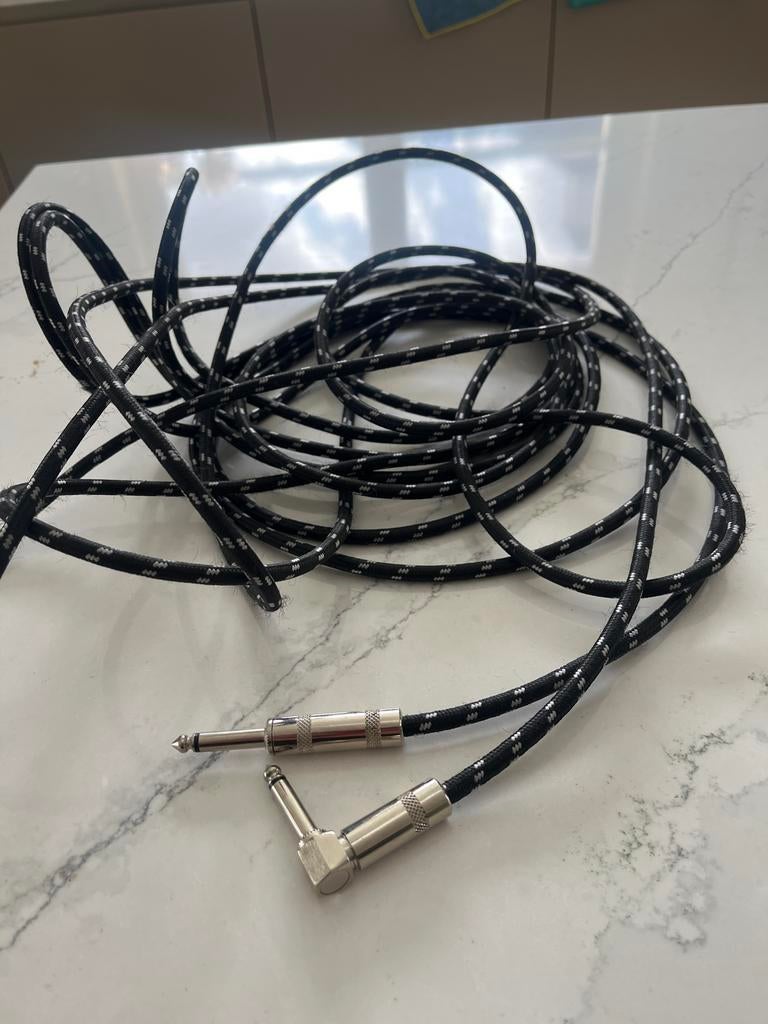 Zwart-wit gitaarkabel met rechte en haakse plug, Muziek en Instrumenten, Kabels en Stekkers, Gebruikt, Instrument, Ophalen of Verzenden