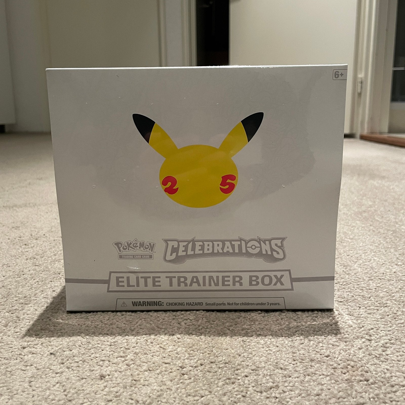 Celebrations Elite trainer box (25th anniversary), Ophalen of Verzenden, Zo goed als nieuw, Boosterbox