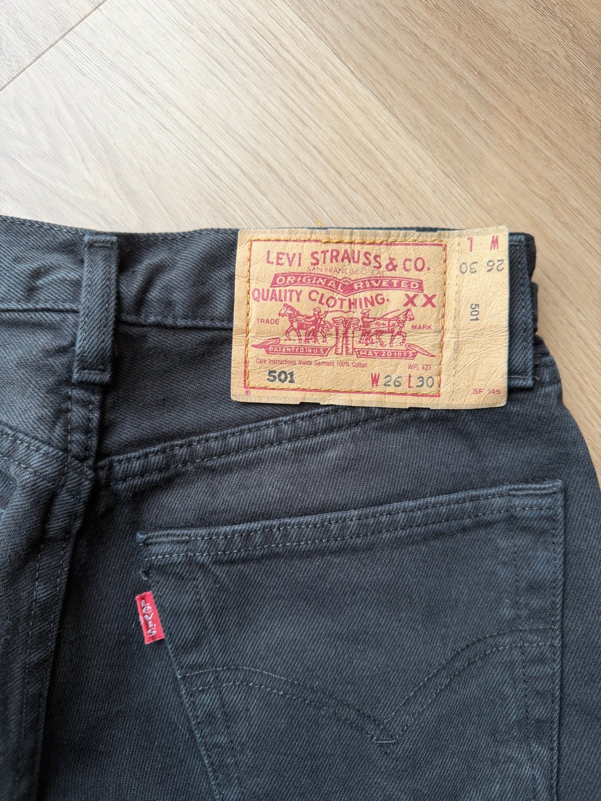 Vintage Levi's 501 Jeans W26 L30 - Valt klein, Ophalen of Verzenden, Gedragen, Zwart, W27 (confectie 34) of kleiner