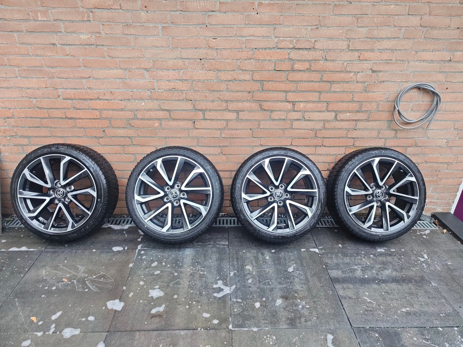 Toyota Corolla 18 inch executive velgen met winterbanden, Ophalen, 18 inch, Winterbanden, Banden en Velgen