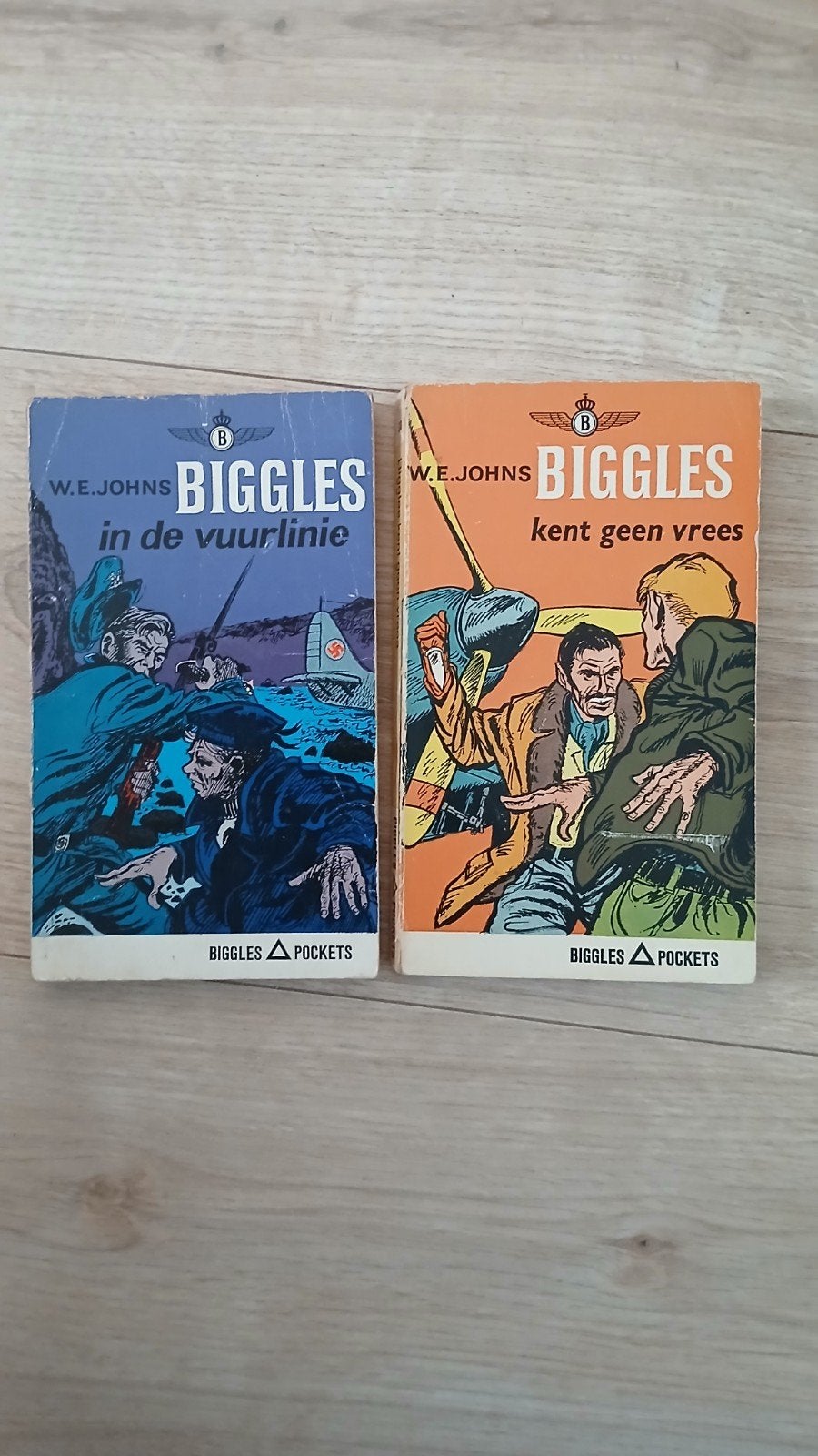 2x Biggles pocket, Ophalen of Verzenden, Gelezen, W.E. Johns