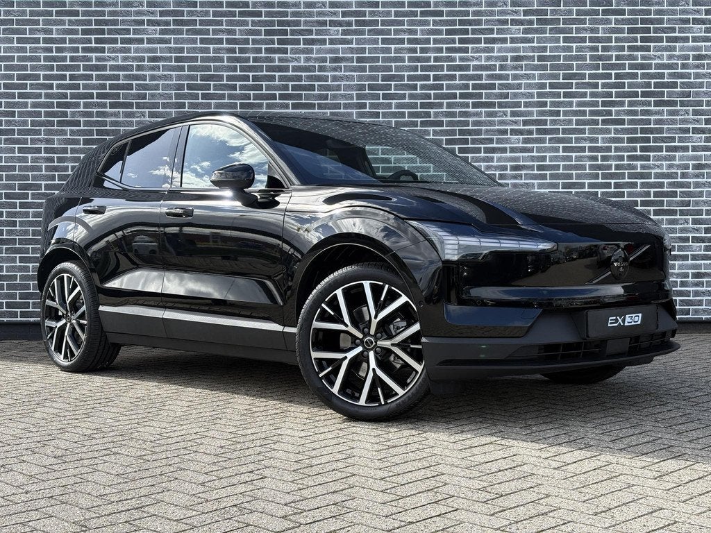 Volvo EX30 P5 Long Range Plus Black Edition Europa 69 kWh Go, Auto's, Volvo, Automaat, Achterwielaandrijving, Leder en Stof, Zwart
