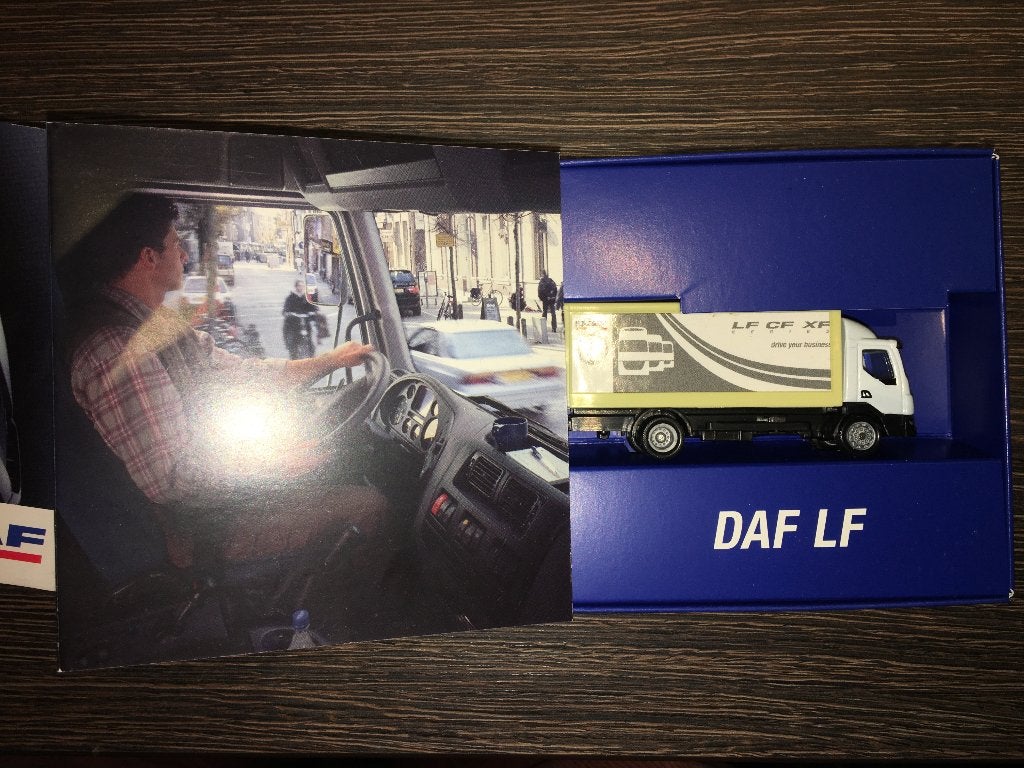 DAF LF bakwagen in DAF promotieverpakking Guepard 1:87, Ophalen of Verzenden, Nieuw, Bus of Vrachtwagen, Overige merken
