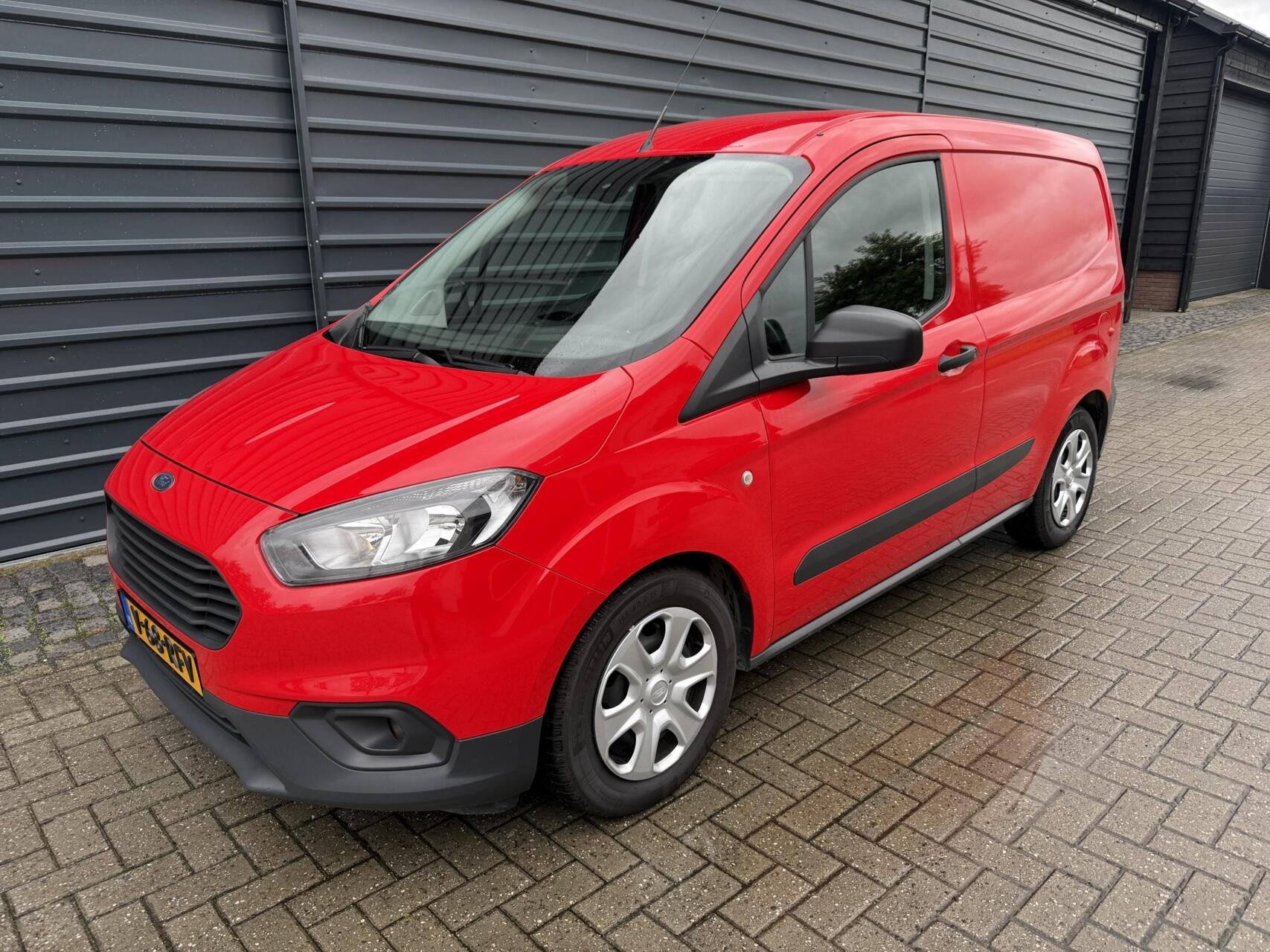 Ford Transit Courier 1.0 Benzine,Airco,Cruise,Stoelverwarmin, Auto's, Voorwielaandrijving, Gebruikt, Zwart, Handgeschakeld