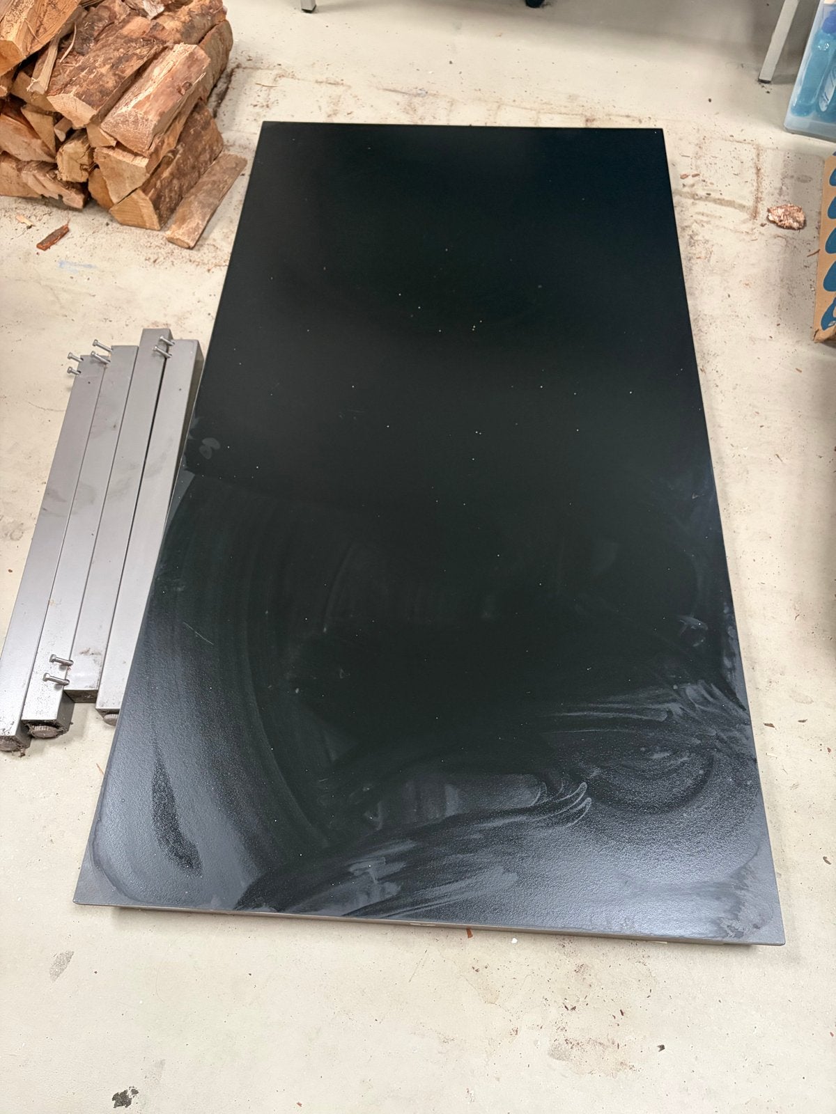 Gloster tuintafel - Zwart blad met metalen poten, Ophalen, Gebruikt, Rechthoekig, Metaal