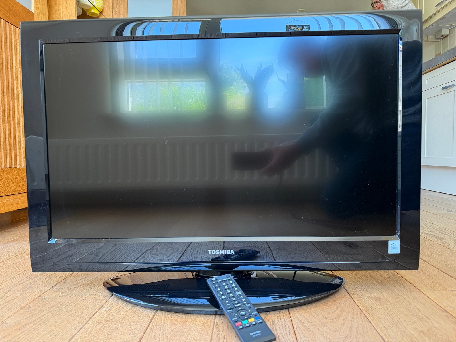 Toshiba 32LV8330 LCD TV - 80 cm (32 inch), Ophalen, LCD, Gebruikt, Toshiba