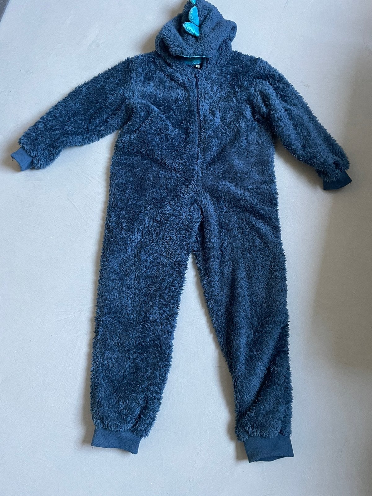 Onesie donkerblauw dino pak maat 128/134, Ophalen of Verzenden, Zo goed als nieuw, Jongen of Meisje, Nacht- of Onderkleding