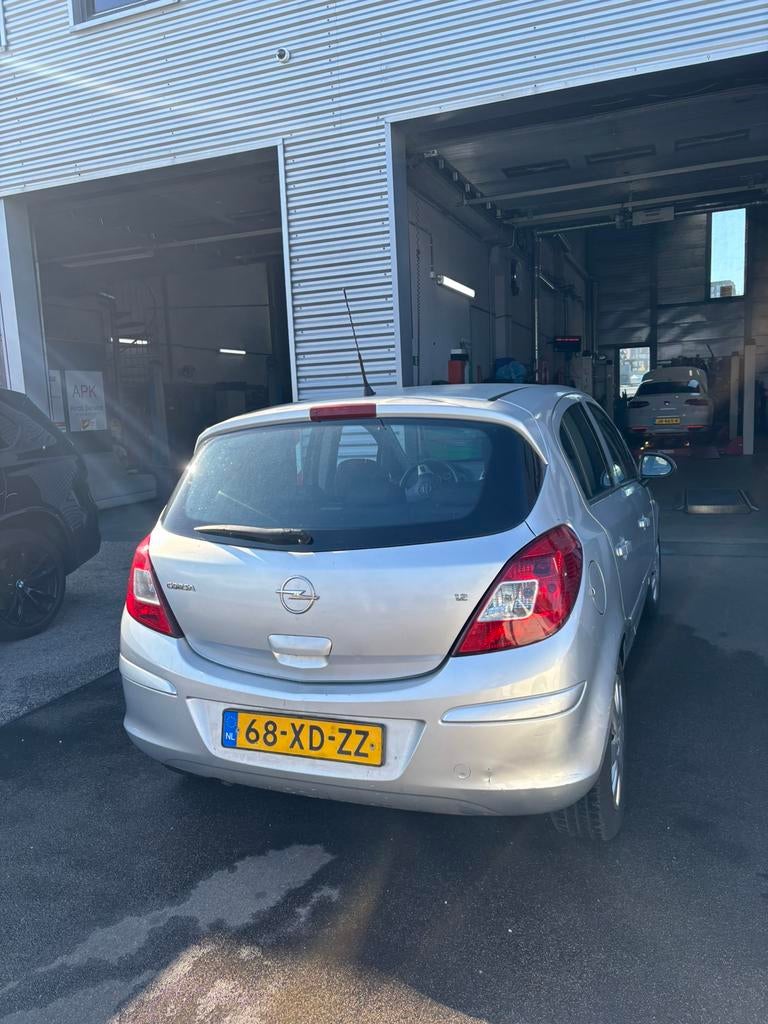 Opel Corsa 1.2 16V 5D WR 2007 Grijs, Auto's, Opel, Voorwielaandrijving, 4 cilinders, 1229 cc, 49 €/maand