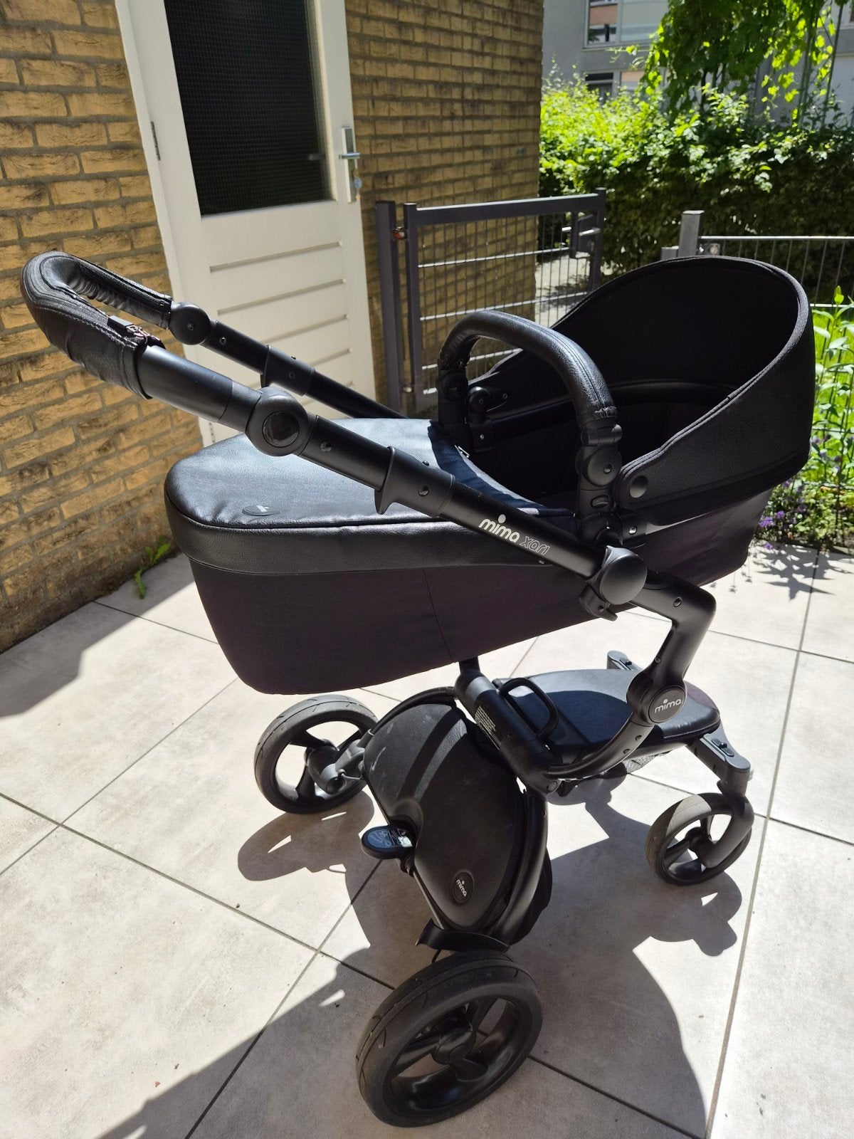 Stijlvolle Mima Xari kinderwagen inclusief reiswieg – zwart, Kinderen en Baby's, Kinderwagens en Combinaties, Ophalen, Overige merken