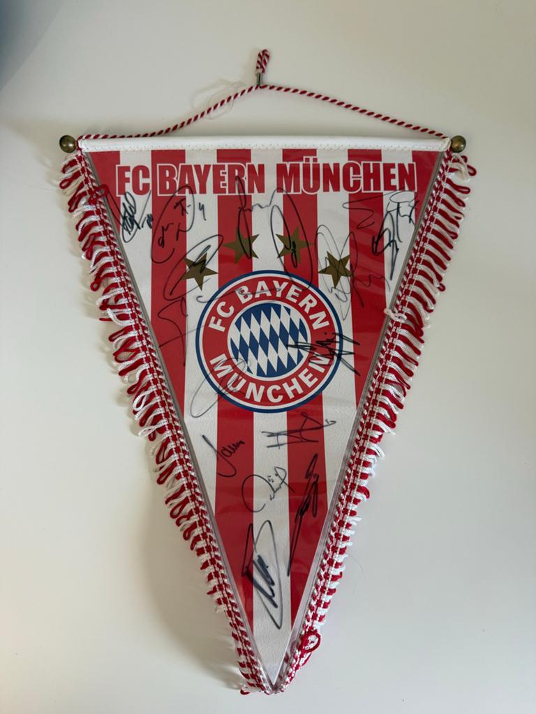Officieel Bayern München vaantje gesigneerd 2015, Verzamelen, Ophalen of Verzenden, Zo goed als nieuw, Buitenlandse clubs, Vaantje of Sjaal