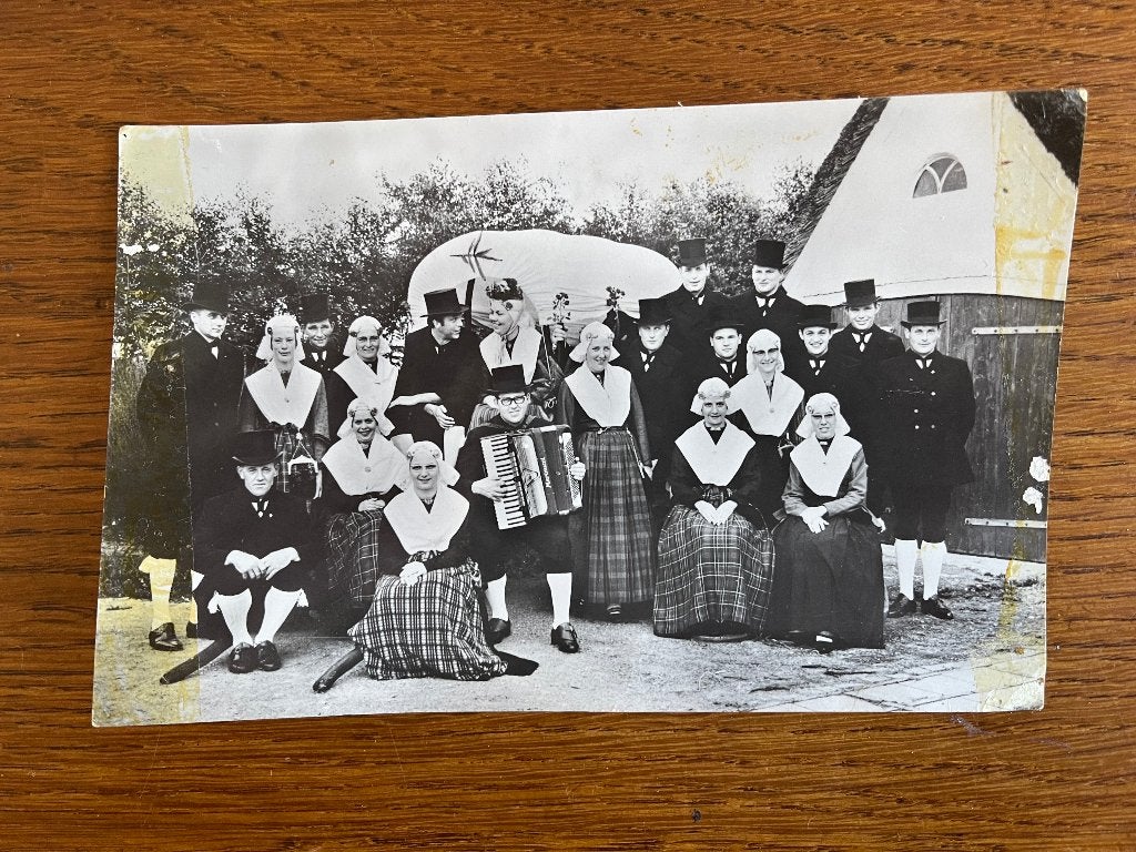 Zwart-Wit Fotokaart 't Aol Volk/Jan Bols Handtekening, Verzamelen, Ophalen of Verzenden, Sterren en Beroemdheden
