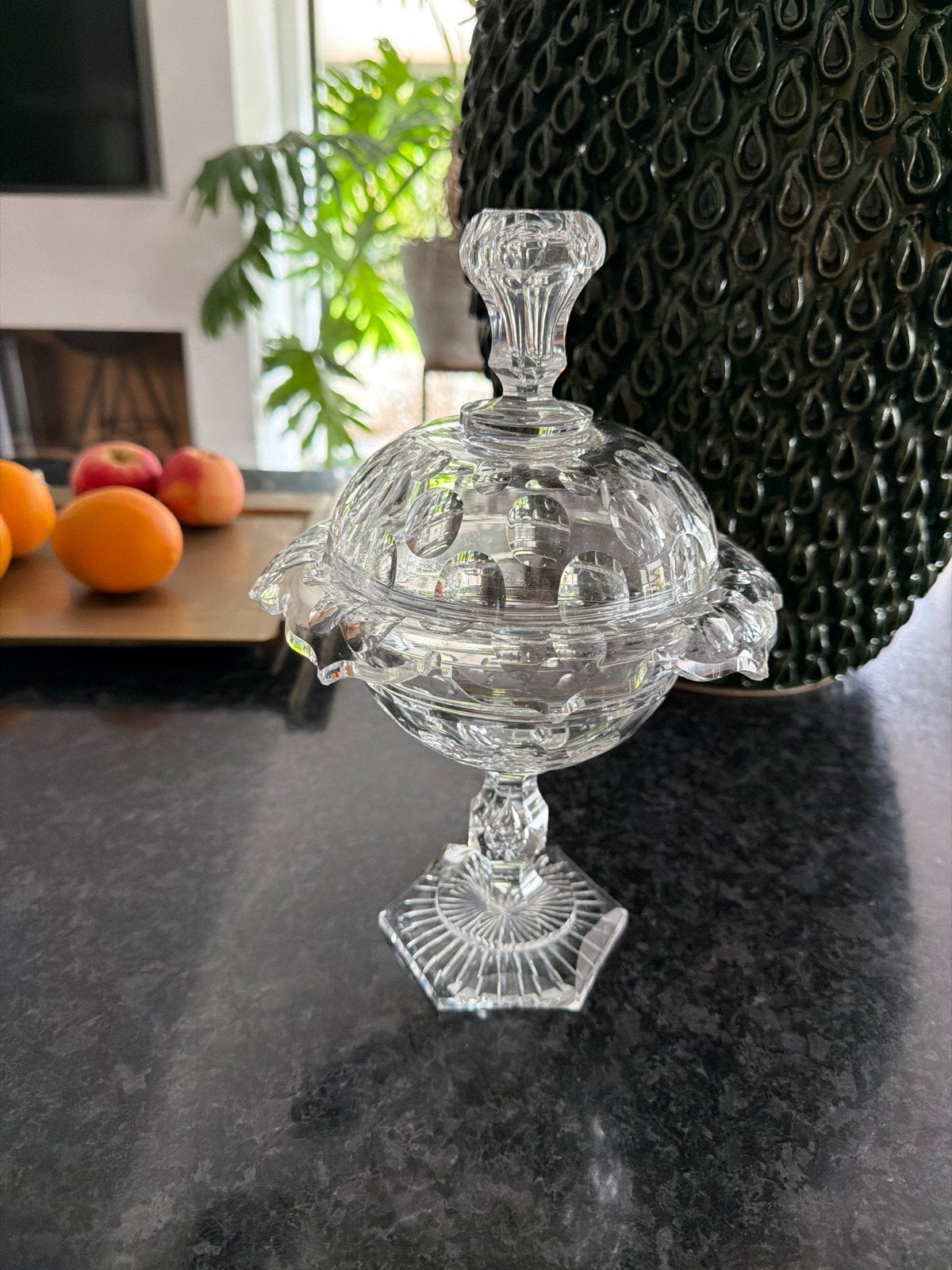 Bonbonnière met Deksel, Ophalen