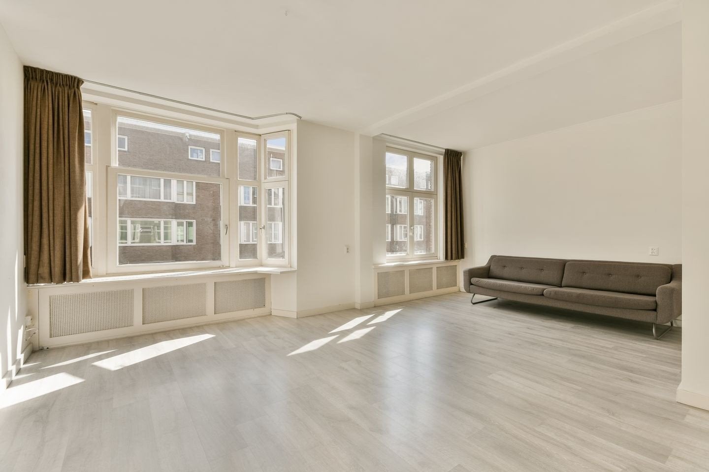 Gratis! 35m2 grijs eiken laminaat, Ophalen, Gebruikt, 25 tot 50 m², Grijs