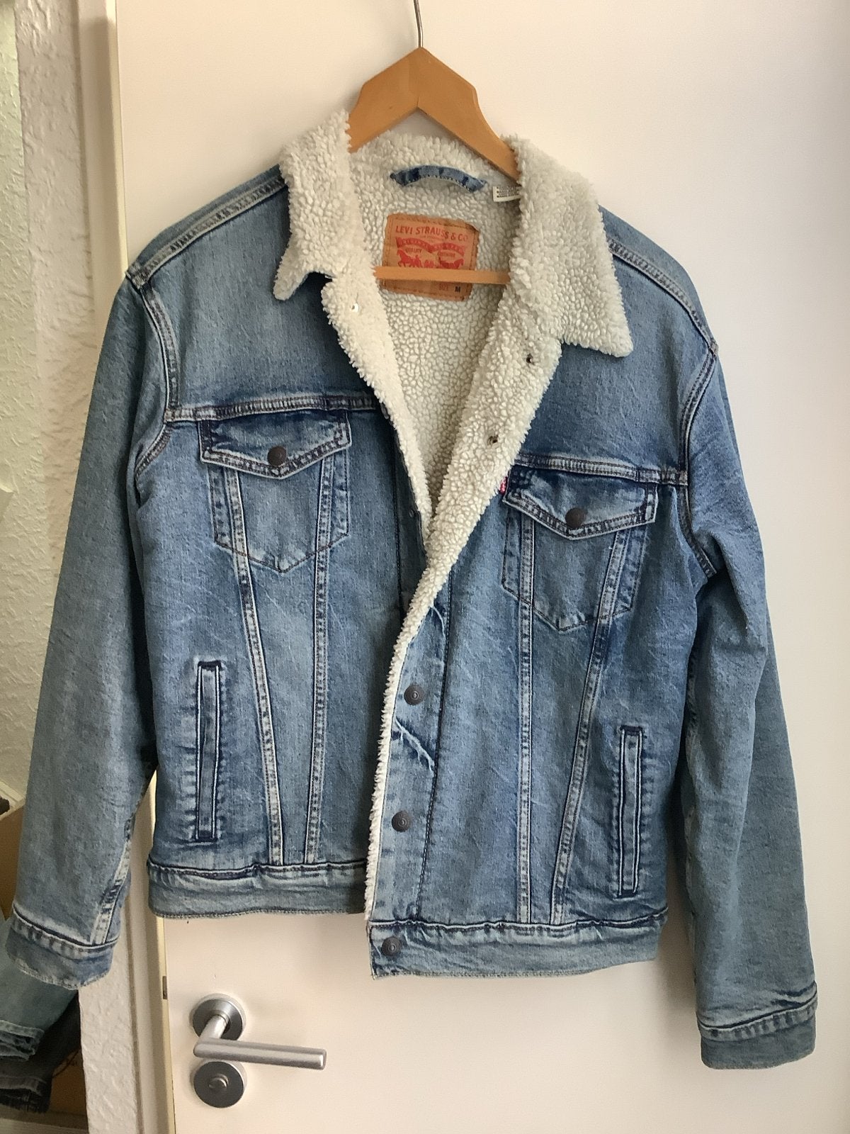 Levi's Sherpa Trucker Jacket Maat M, Ophalen of Verzenden, Zo goed als nieuw, Maat 48/50 (M), Blauw