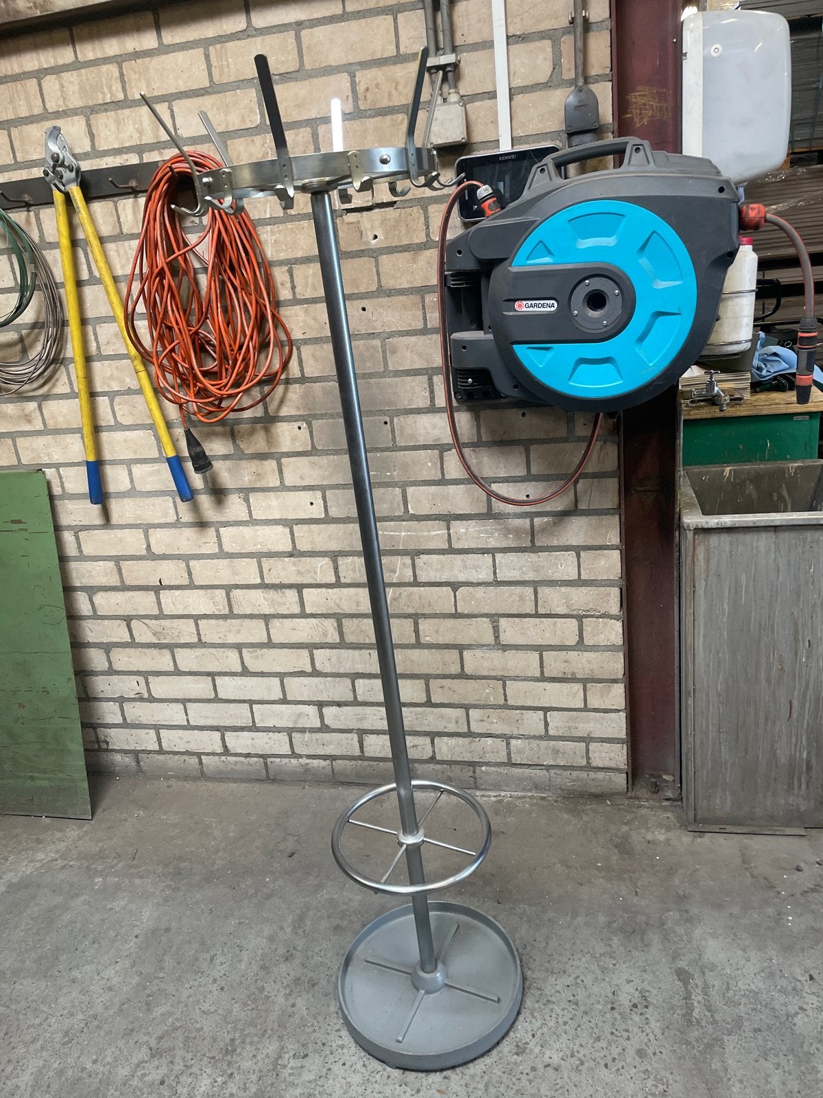 RVS Staande Kapstok 180cm met Gietijzeren Voet, Ophalen, Zo goed als nieuw, Metaal, Staande kapstok
