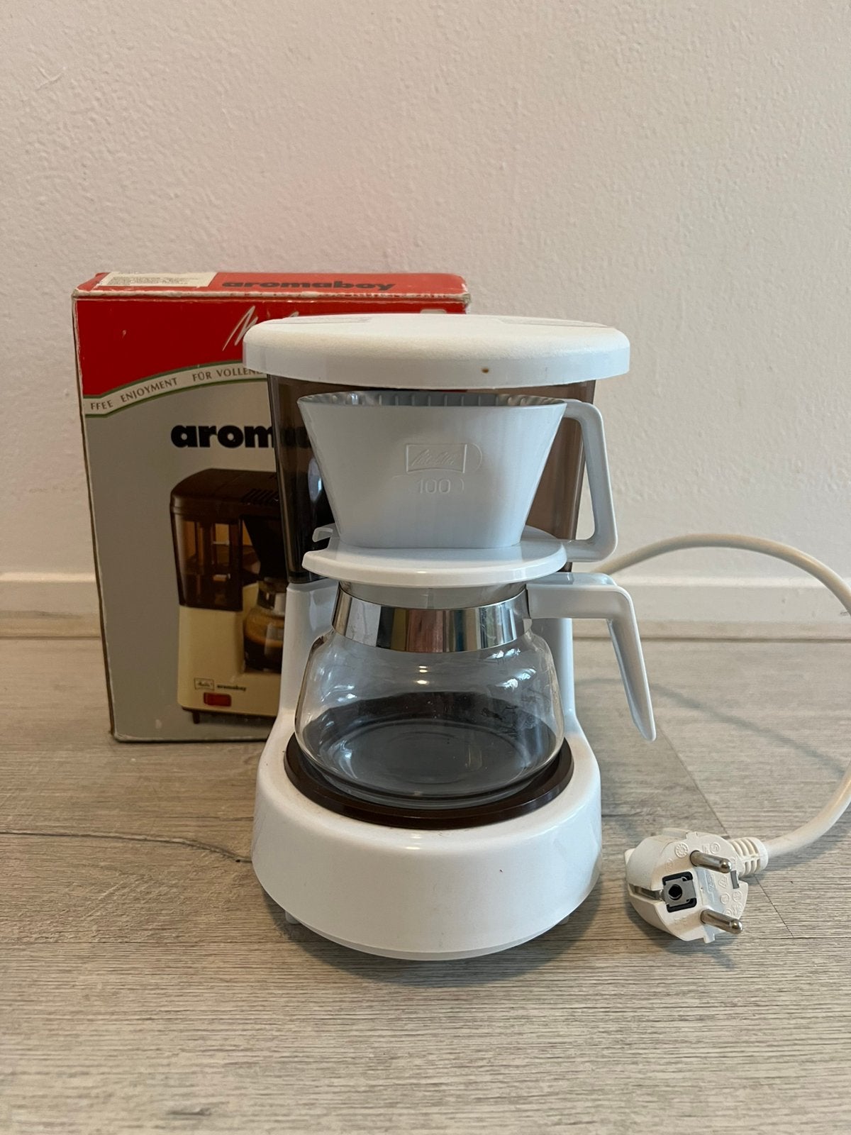 Vintage Melitta Aromaboy white coffee maker with originalbox, Afneembaar waterreservoir, Gebruikt, Verzenden, Koffiemachine
