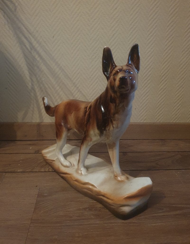 Groot Frans faience beeld van hond, Antiek en Kunst, Art deco, Zoogdier, 20 - 50 cm, Steen of Keramiek
