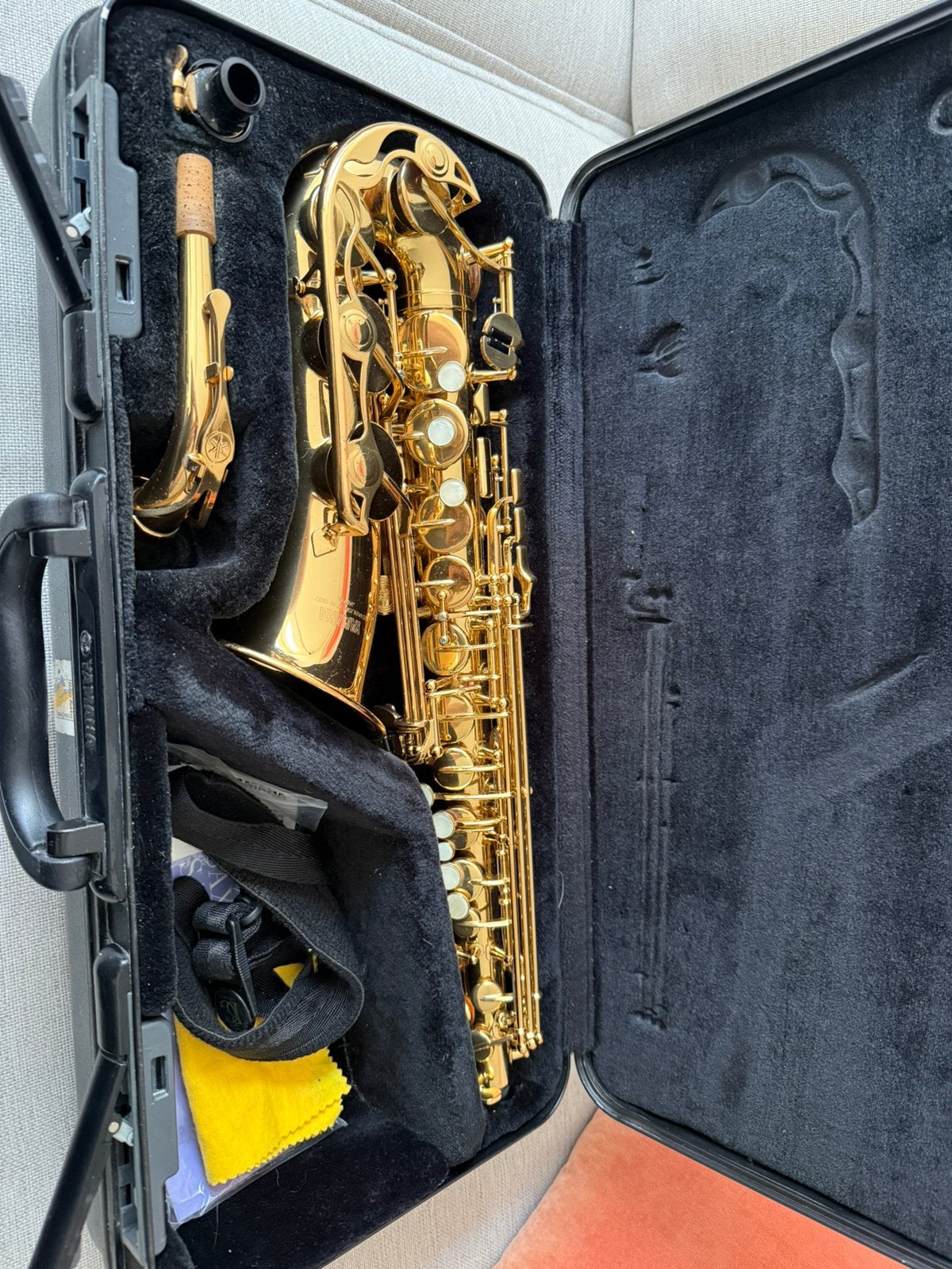 Altsaxofoon - Yamaha - YAS275, Muziek en Instrumenten, Blaasinstrumenten | Saxofoons, Ophalen, Gebruikt, Alt, Met koffer
