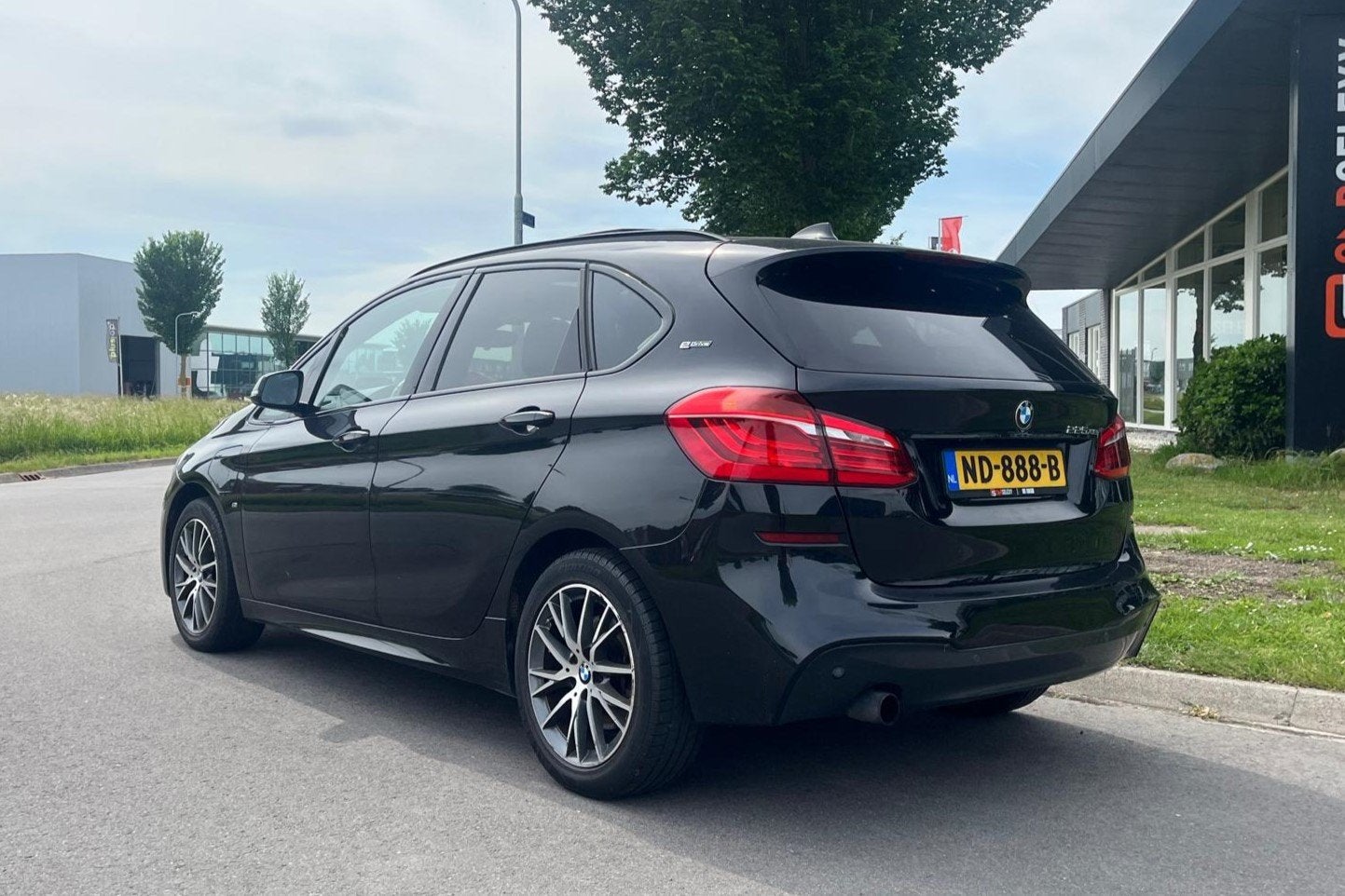 BMW 2-serie Active Tourer 225xe M Sport | PANO | LEDER | EL., Auto's, 136 pk, Gebruikt, Zwart, Bedrijf