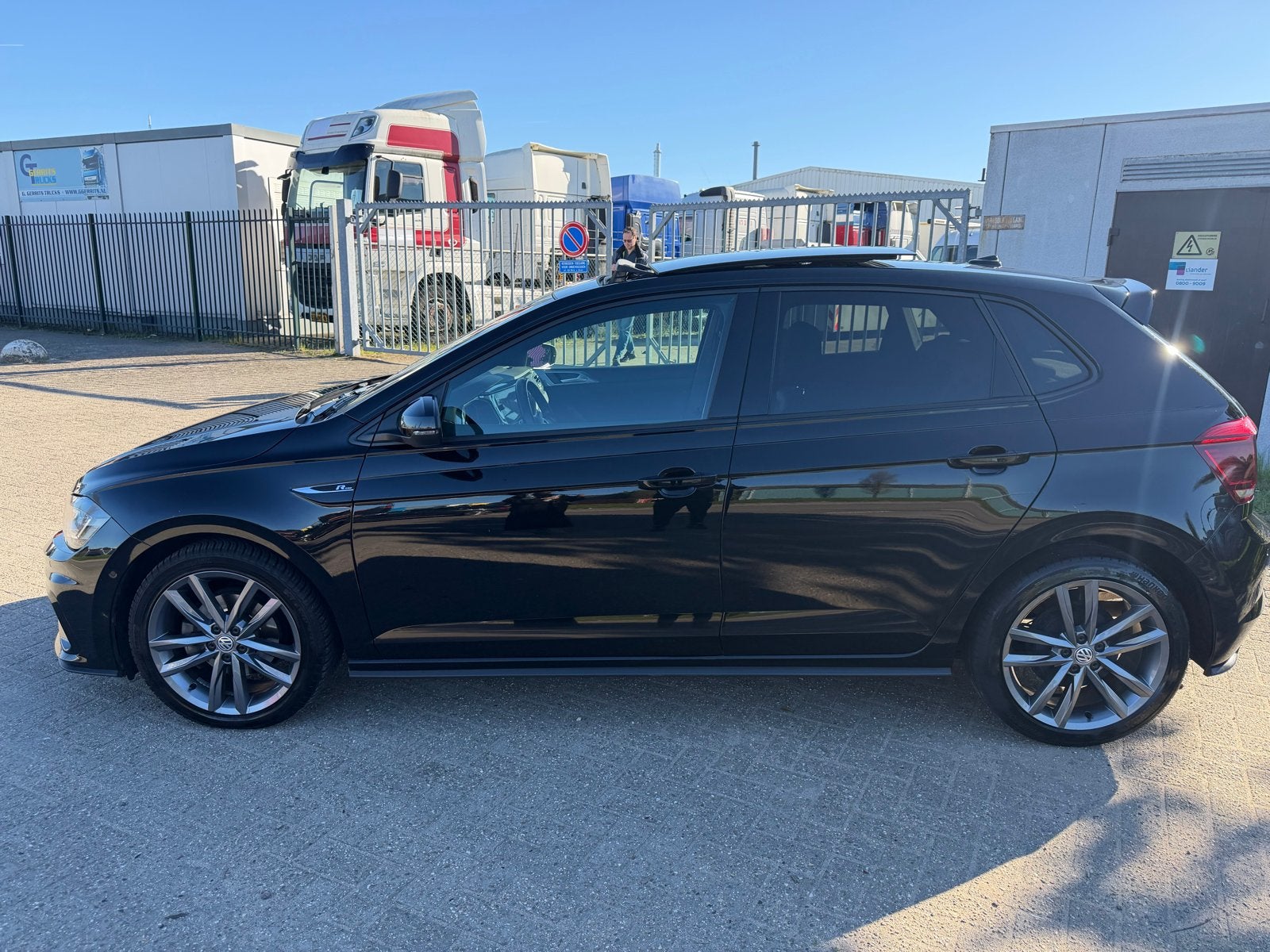 Volkswagen Polo 1.6 TDI 95pk R-line 2019 Panoramadak, Voorwielaandrijving, Leder en Stof, Zwart, 19 km/l