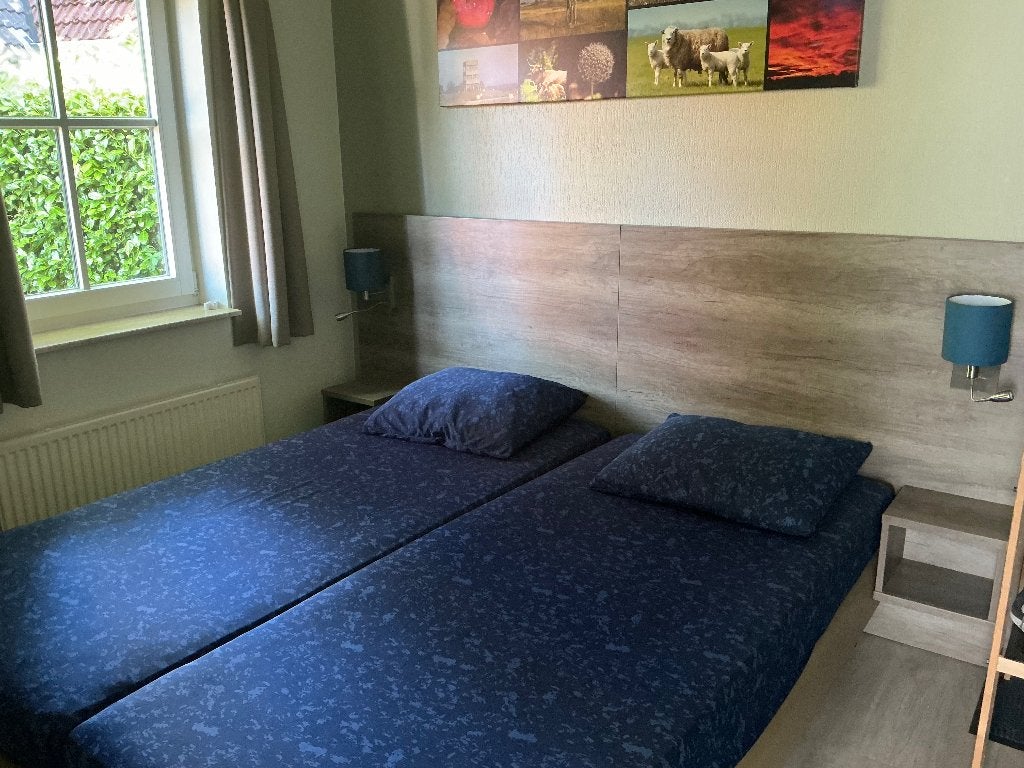 2-persoons bed met achterschot, 180 x 200 cm., Ophalen, Overige materialen, Gebruikt, Beige